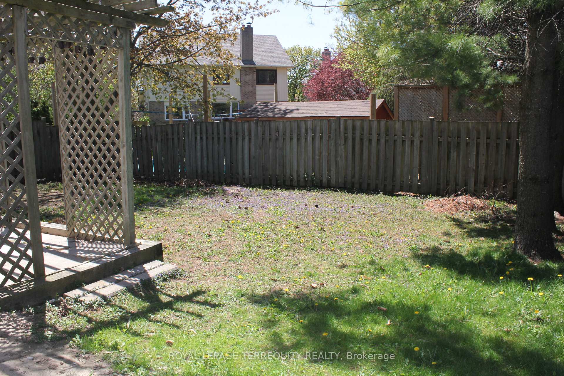 Photo 18 of Unit Main, 830 Centre Street N, Whitby, Williamsburg — HOMEH