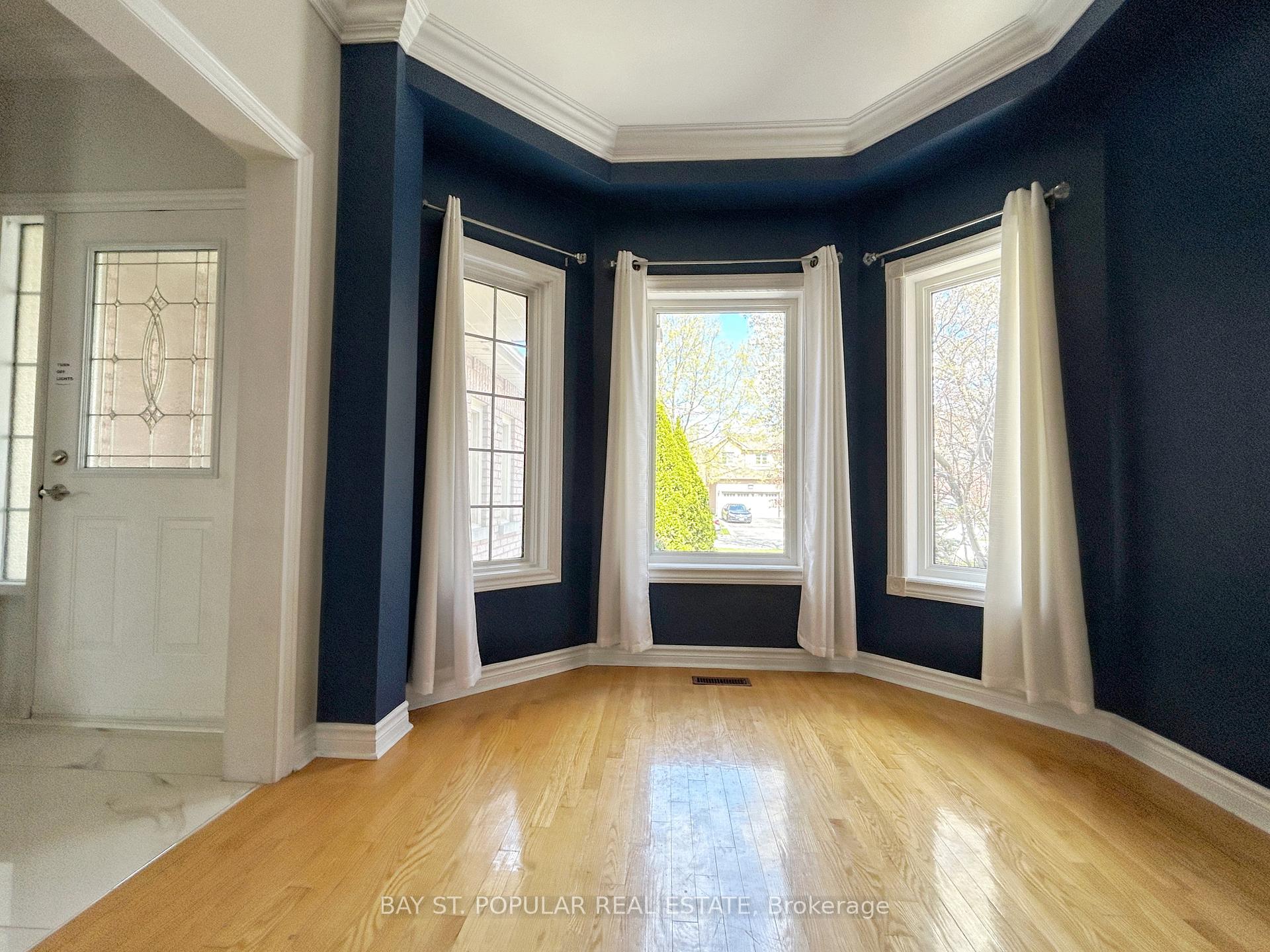 Photo 5 of 149 Cherokee Drive, Vaughan, Maple — HOMEH