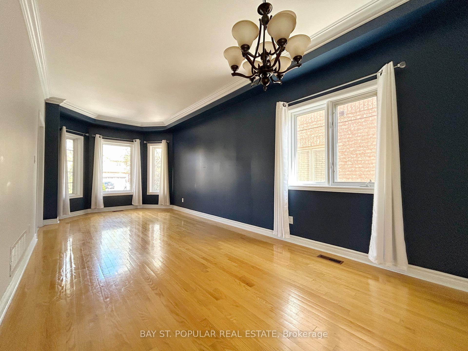 Photo 7 of 149 Cherokee Drive, Vaughan, Maple — HOMEH