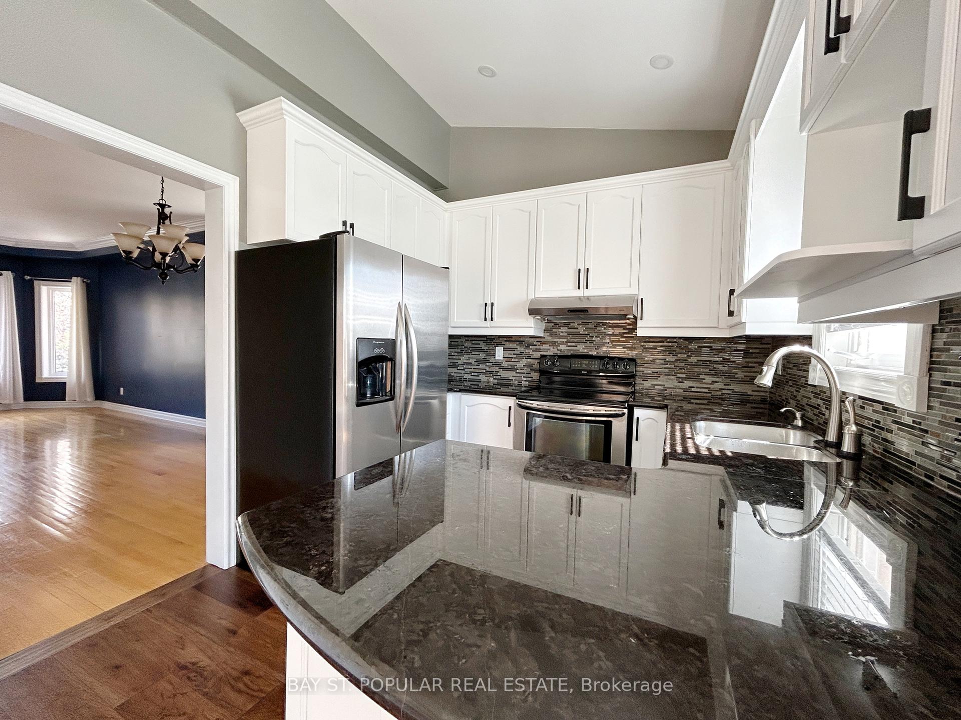 Photo 8 of 149 Cherokee Drive, Vaughan, Maple — HOMEH