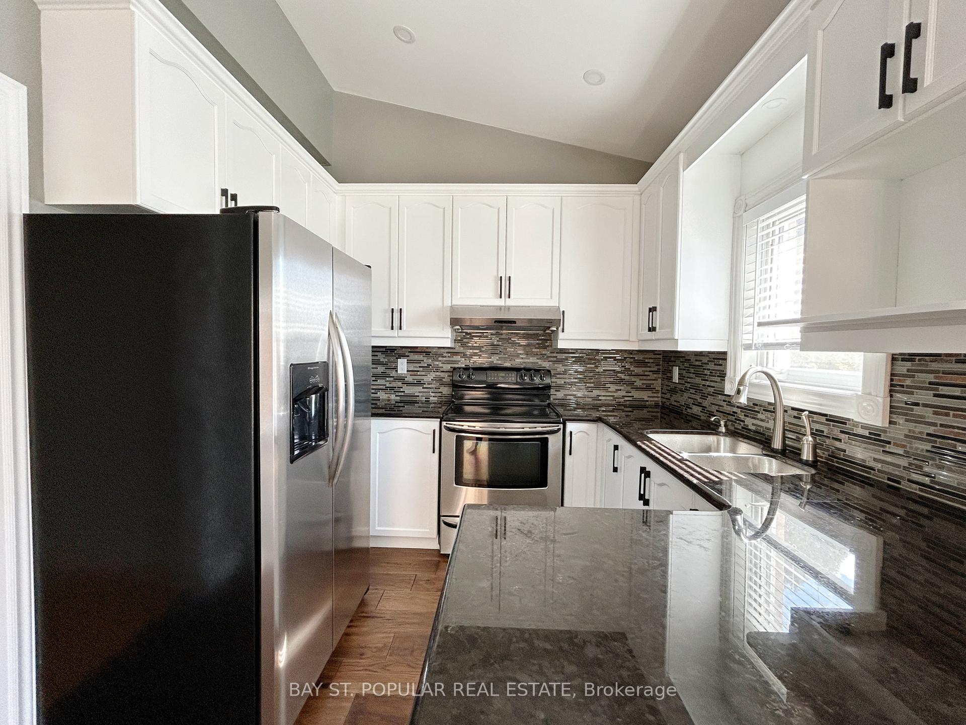 Photo 9 of 149 Cherokee Drive, Vaughan, Maple — HOMEH