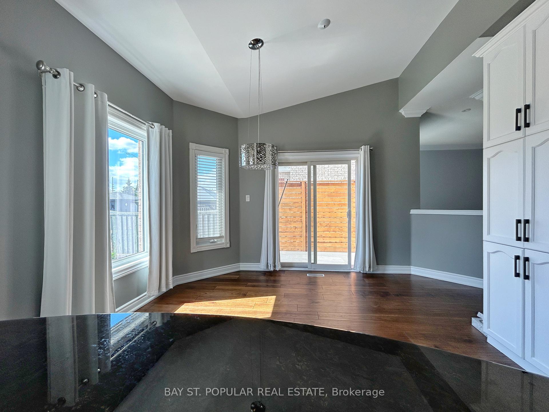Photo 11 of 149 Cherokee Drive, Vaughan, Maple — HOMEH