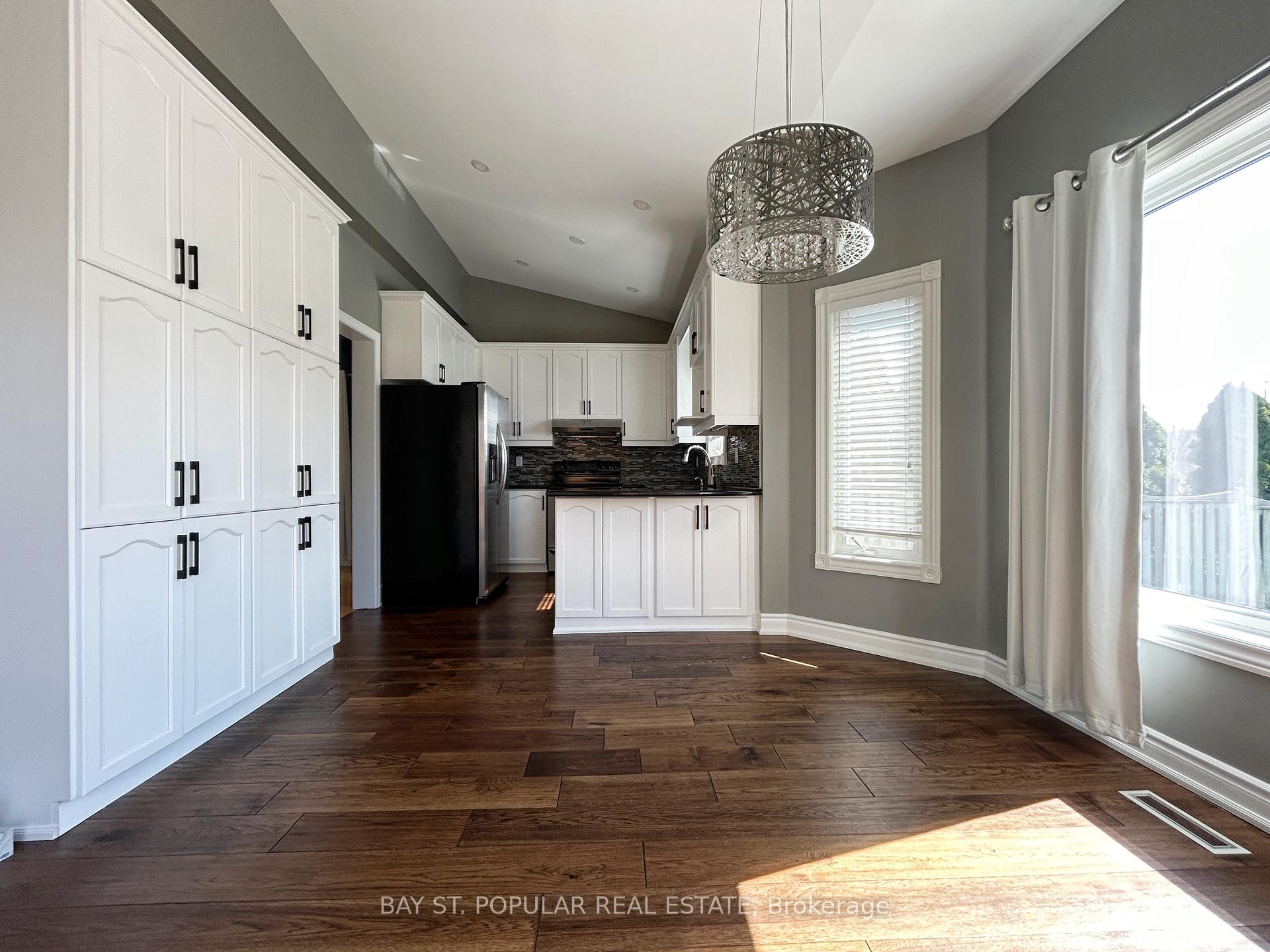 Photo 12 of 149 Cherokee Drive, Vaughan, Maple — HOMEH