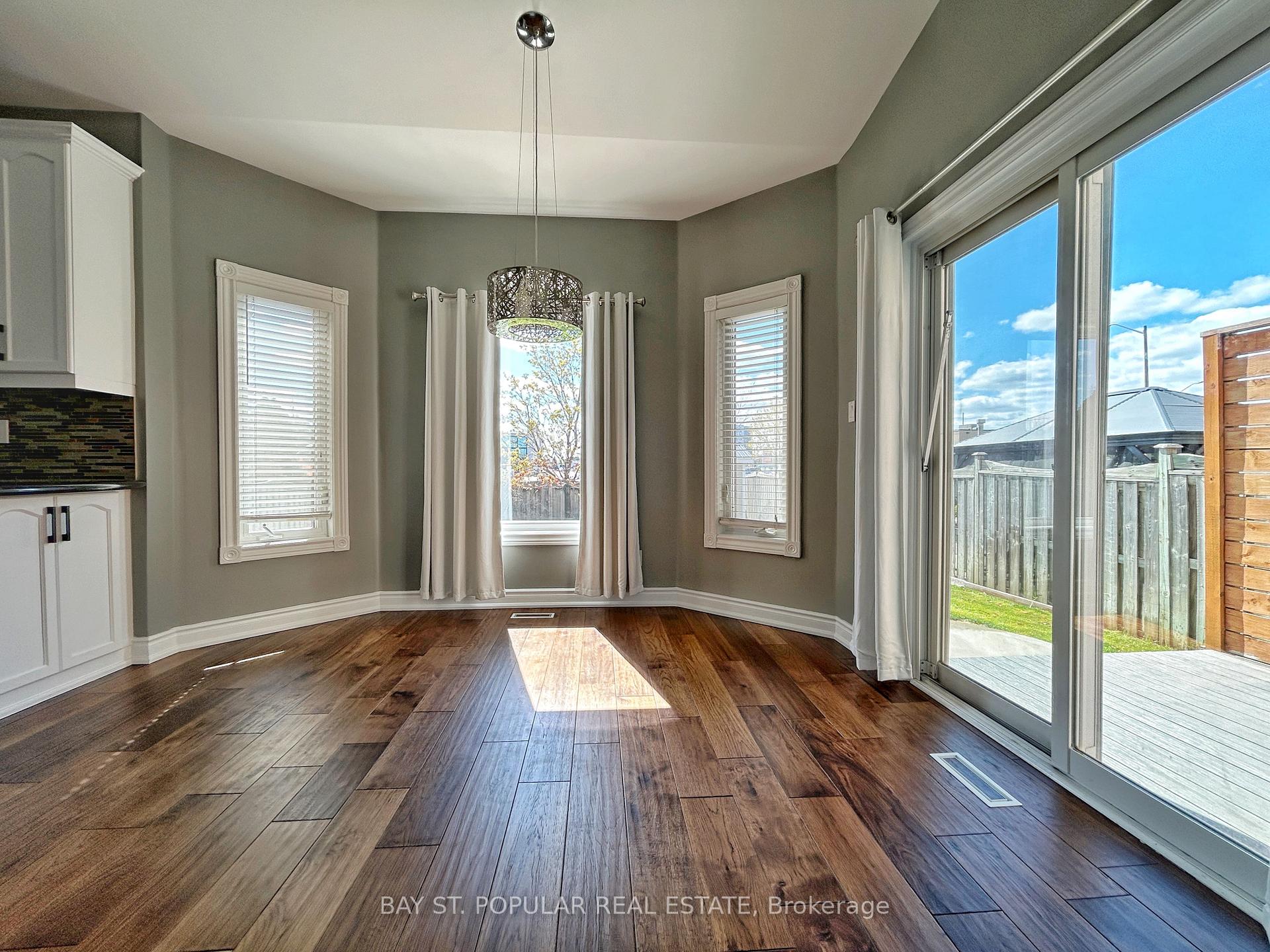 Photo 13 of 149 Cherokee Drive, Vaughan, Maple — HOMEH