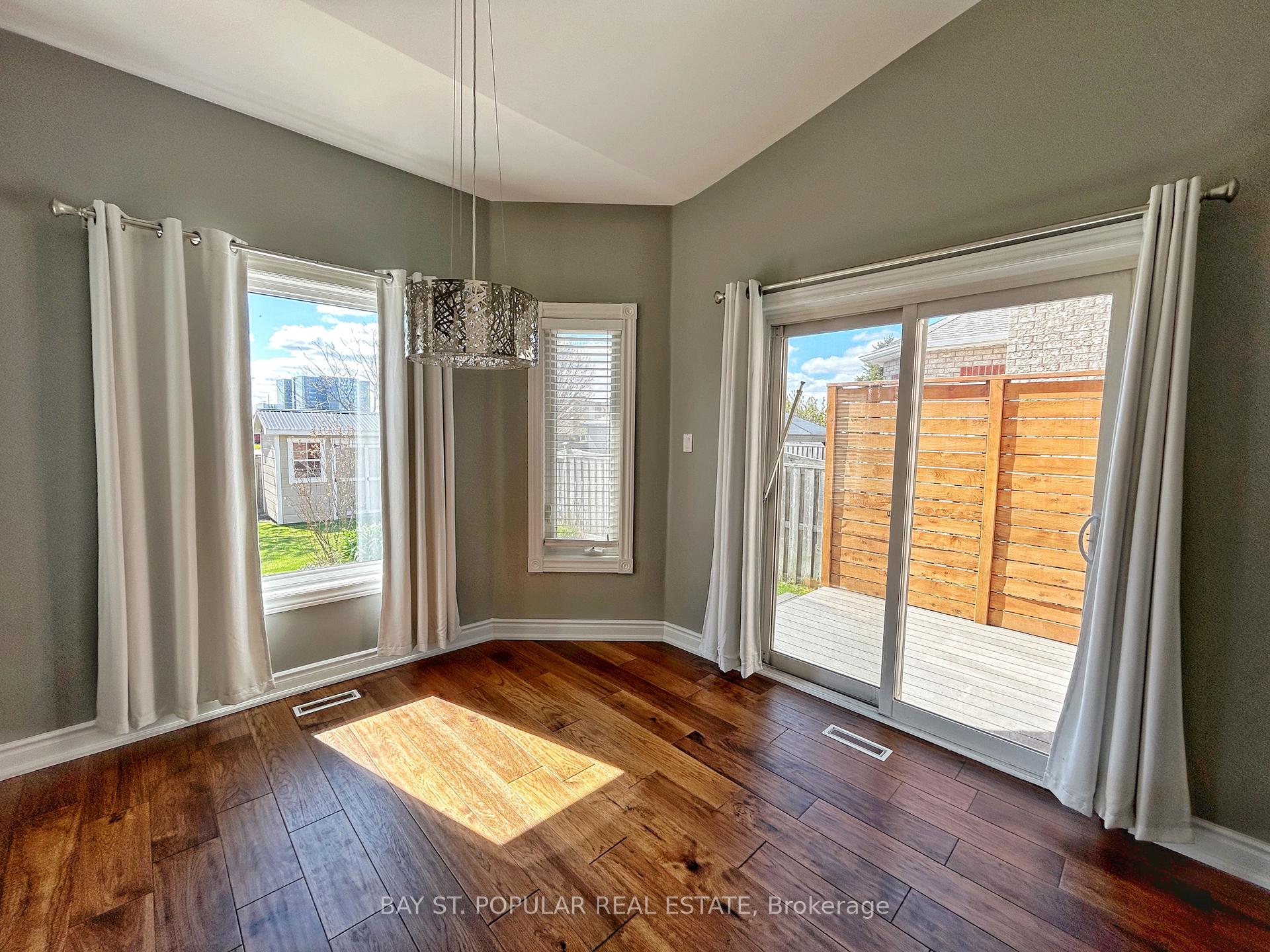 Photo 14 of 149 Cherokee Drive, Vaughan, Maple — HOMEH