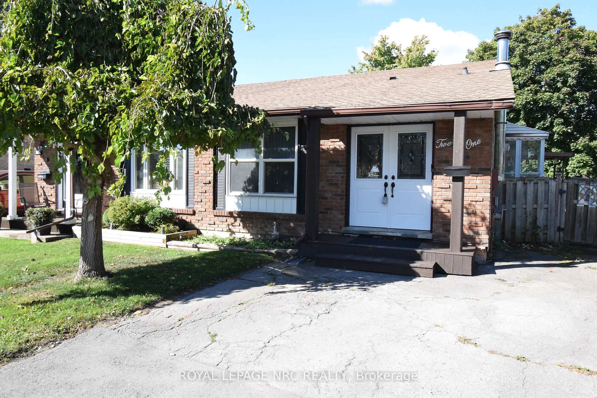 Front of 21 Fairlawn Crescent