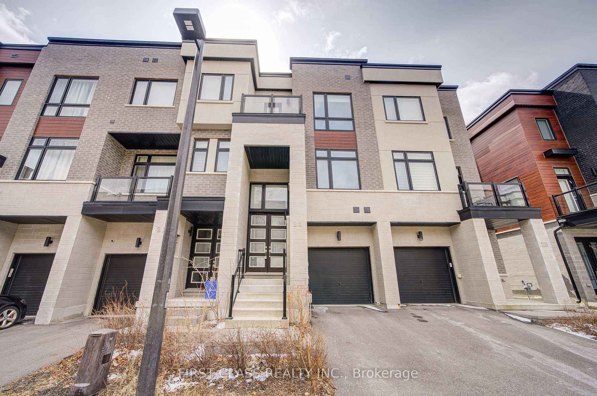 Photo 1 of 25 Laskin Drive, Vaughan, Patterson — HOMEH