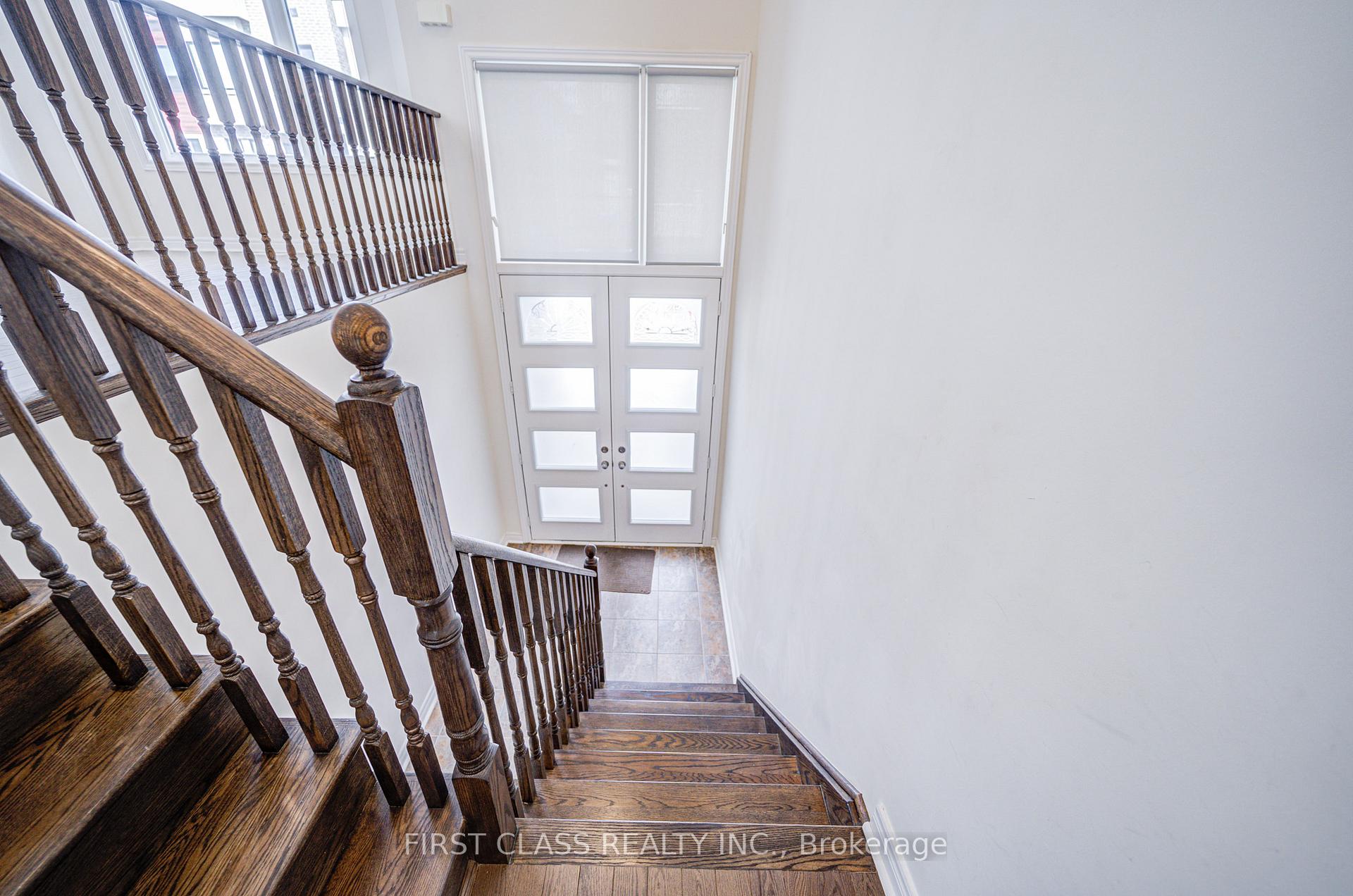 Photo 5 of 25 Laskin Drive, Vaughan, Patterson — HOMEH