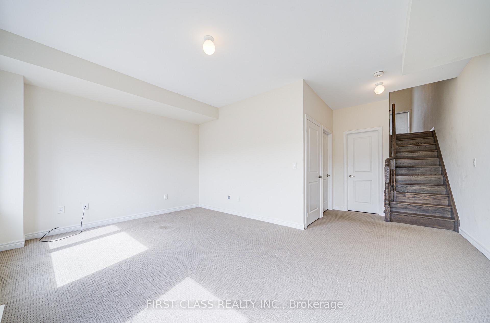 Photo 8 of 25 Laskin Drive, Vaughan, Patterson — HOMEH