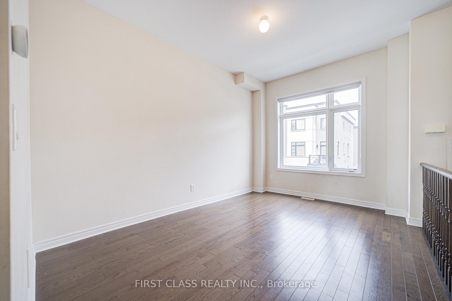 Photo 12 of 25 Laskin Drive, Vaughan, Patterson — HOMEH