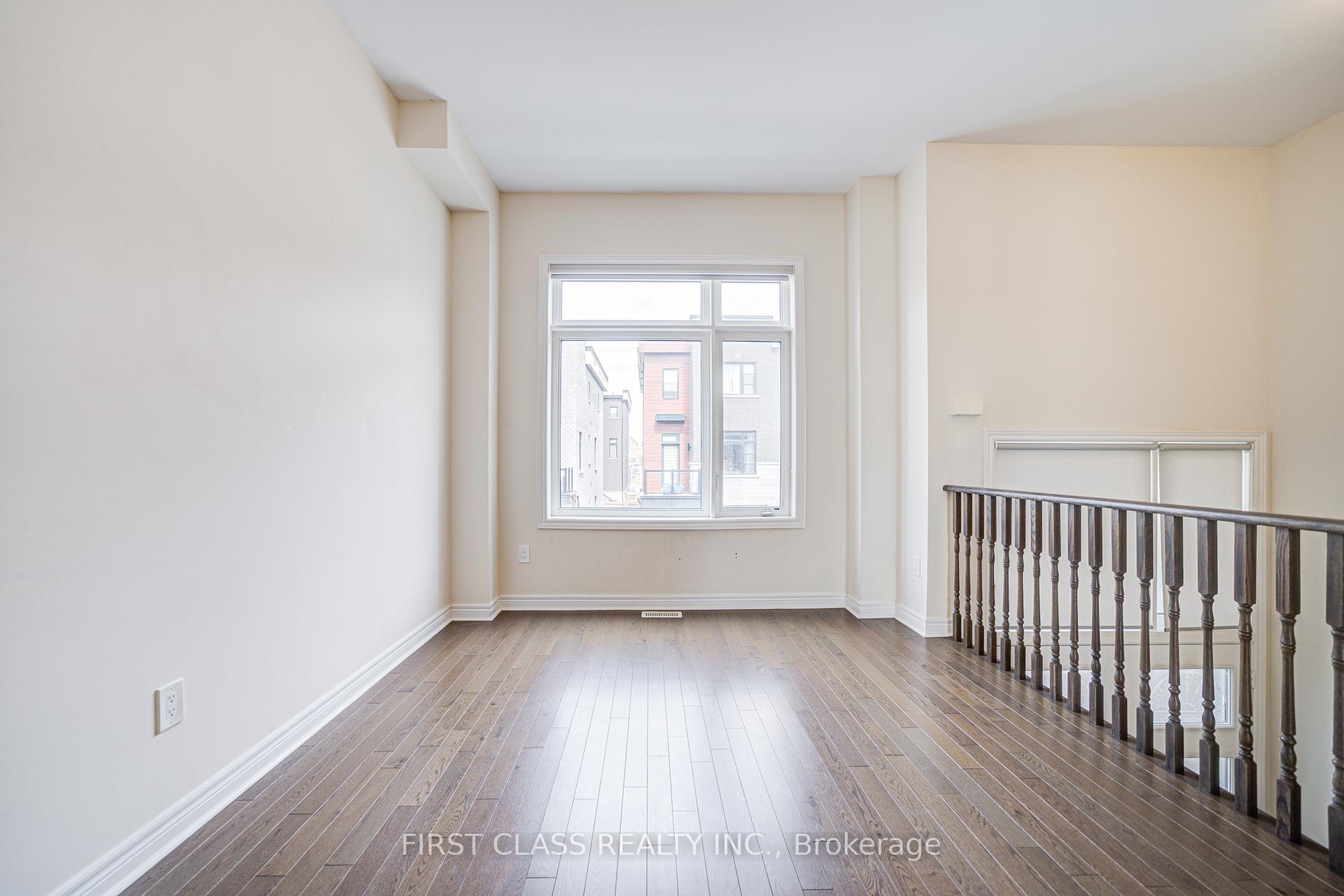 Photo 13 of 25 Laskin Drive, Vaughan, Patterson — HOMEH