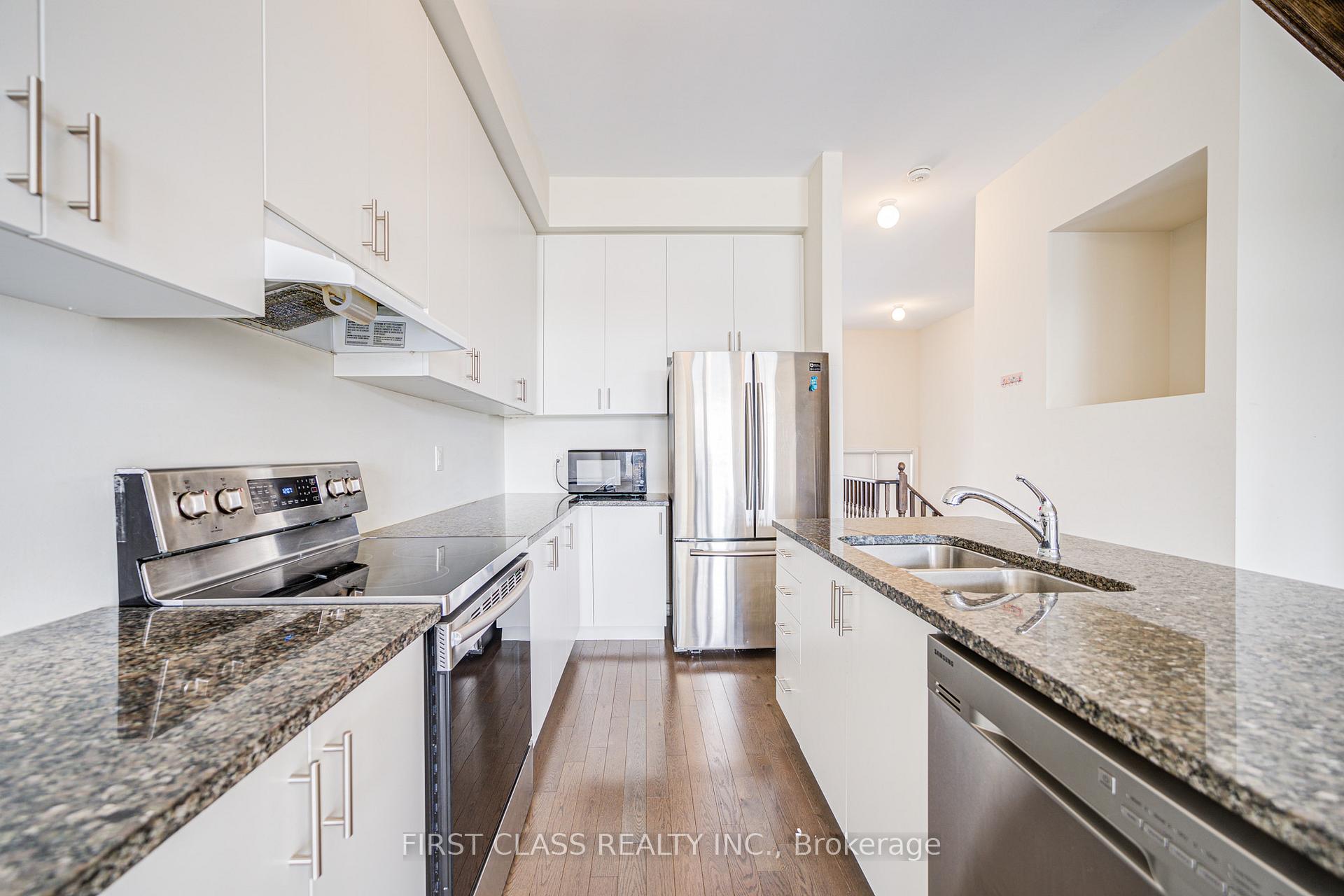 Photo 18 of 25 Laskin Drive, Vaughan, Patterson — HOMEH