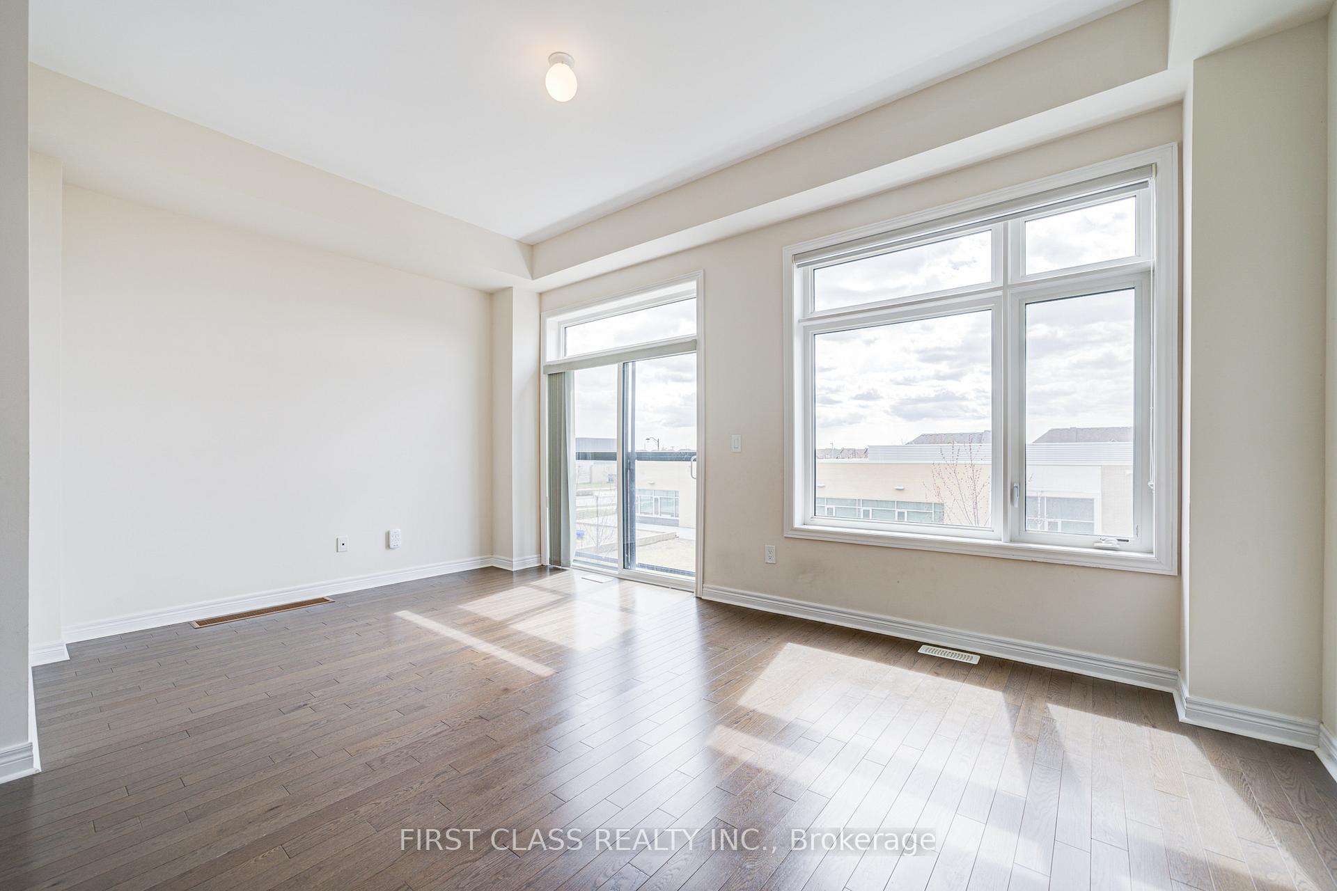 Photo 19 of 25 Laskin Drive, Vaughan, Patterson — HOMEH