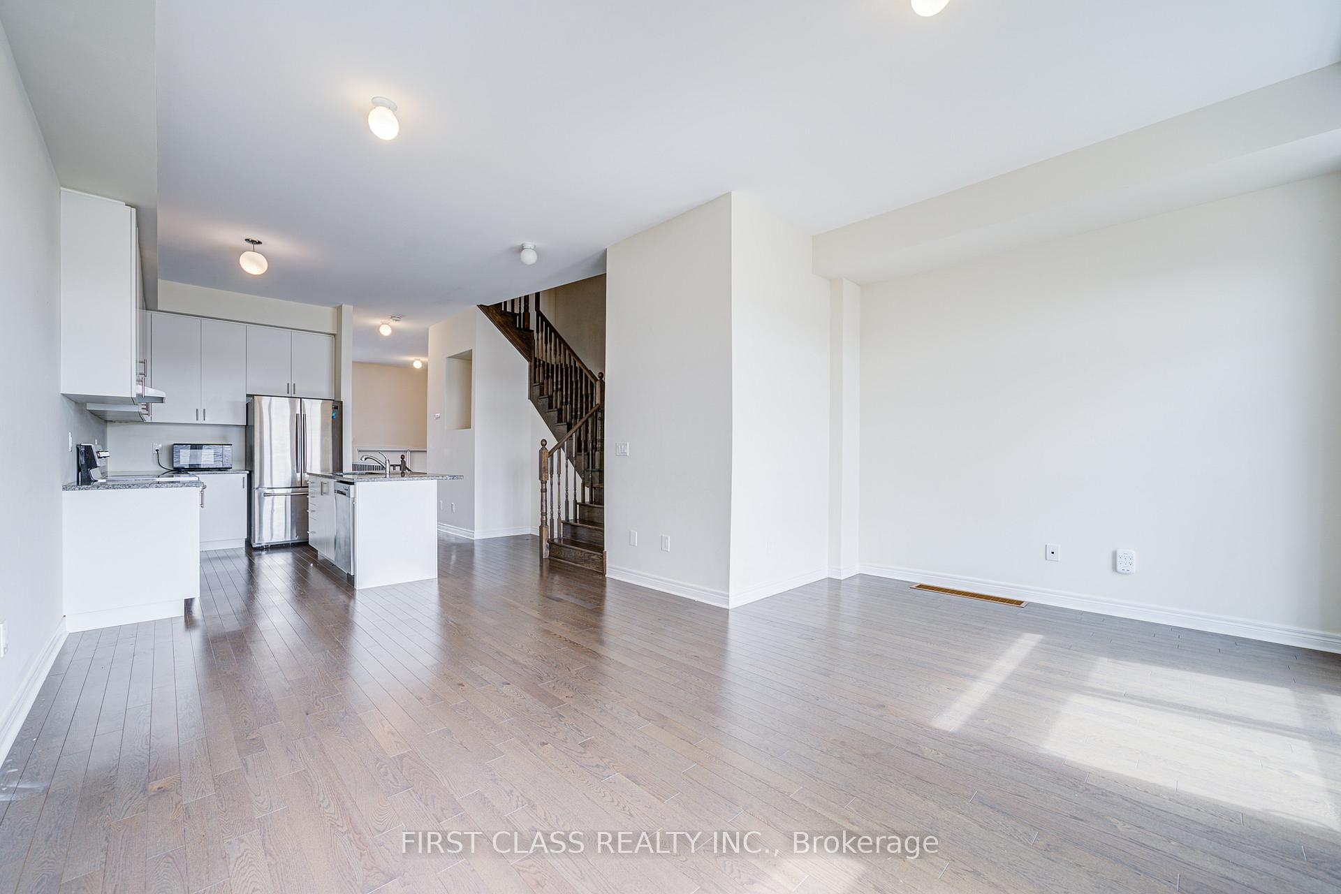 Photo 20 of 25 Laskin Drive, Vaughan, Patterson — HOMEH