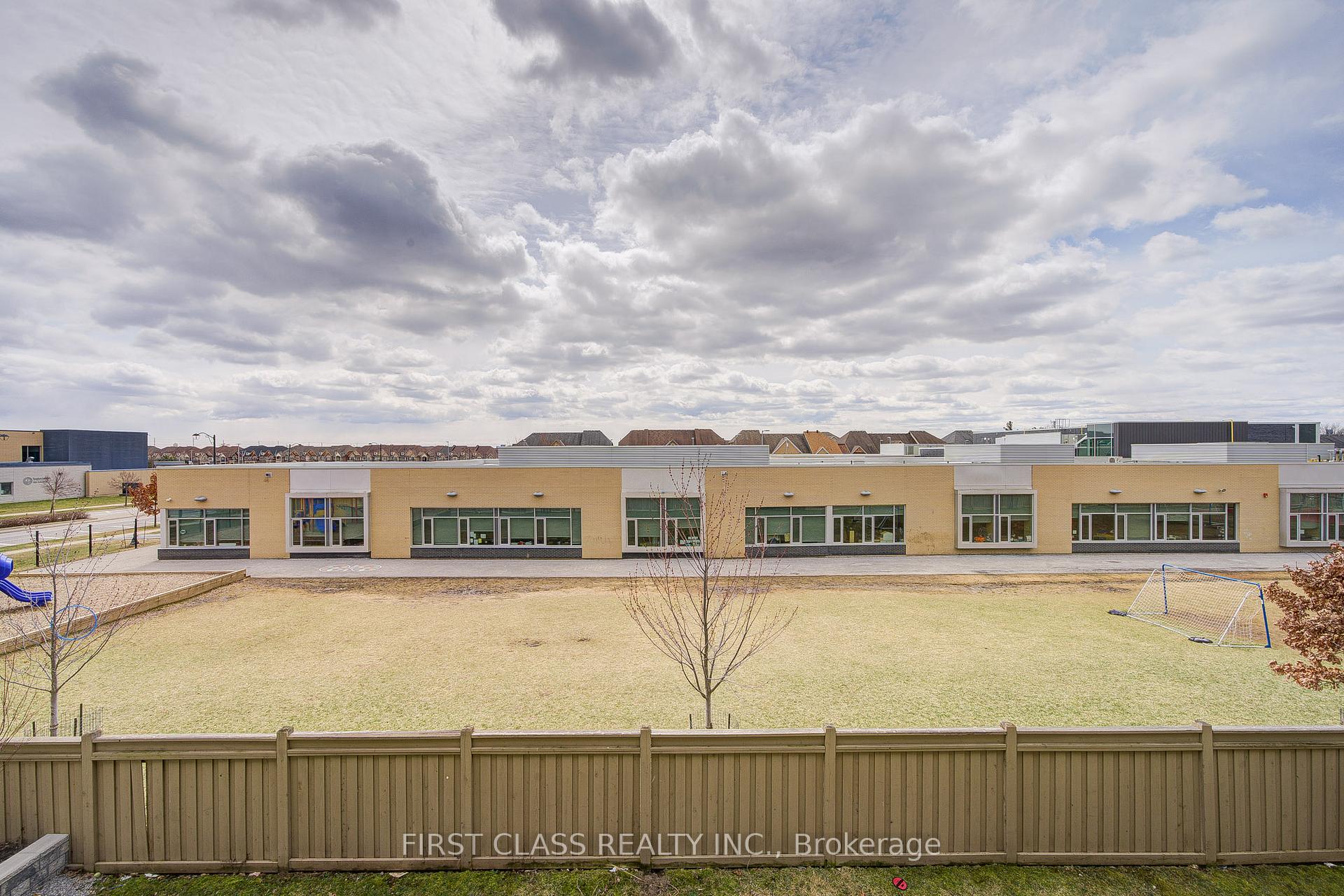 Photo 23 of 25 Laskin Drive, Vaughan, Patterson — HOMEH