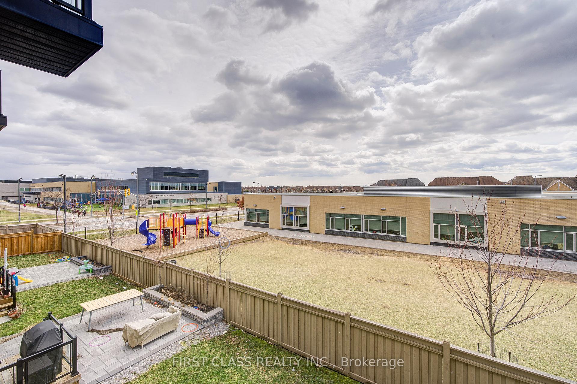 Photo 24 of 25 Laskin Drive, Vaughan, Patterson — HOMEH