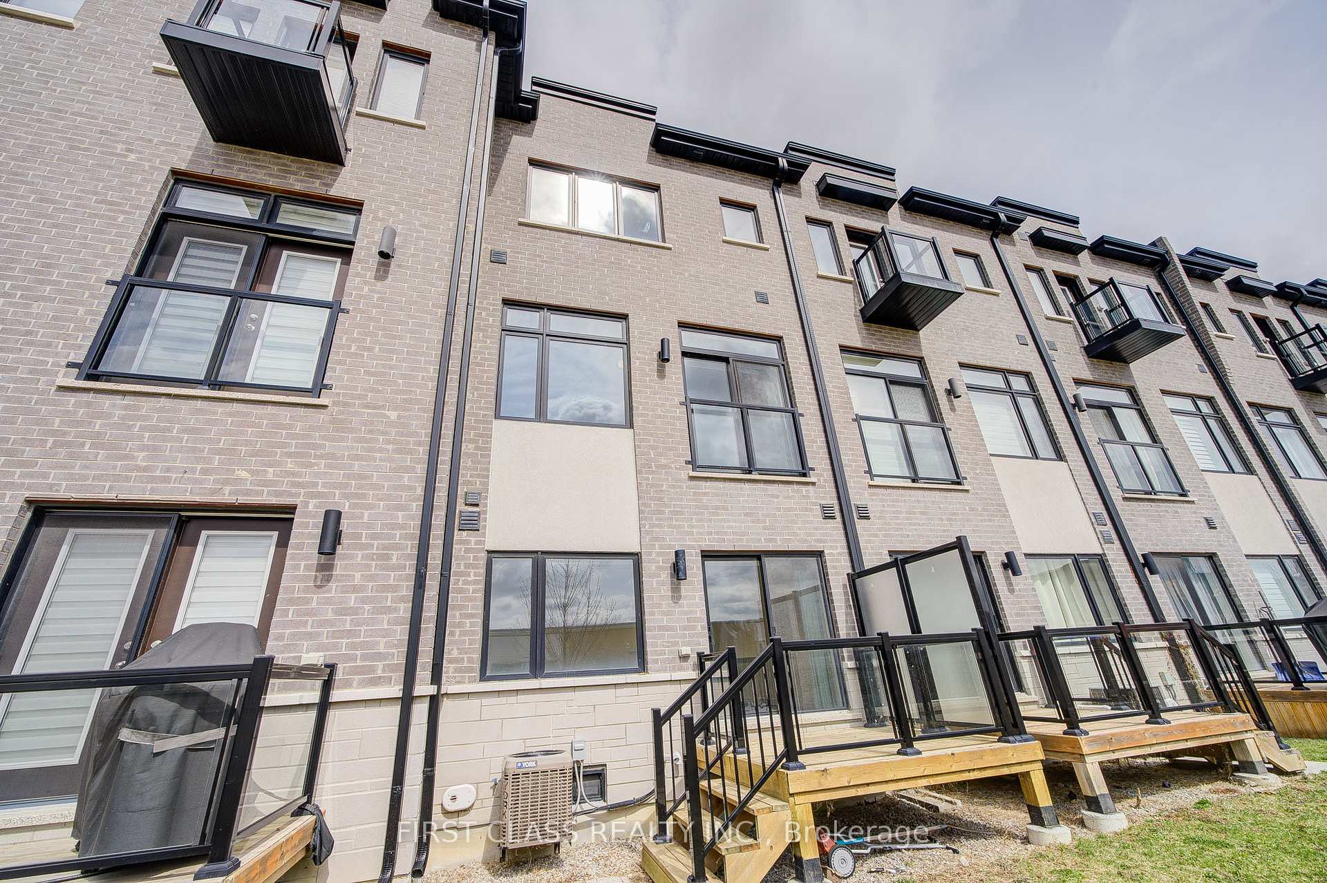Photo 49 of 25 Laskin Drive, Vaughan, Patterson — HOMEH