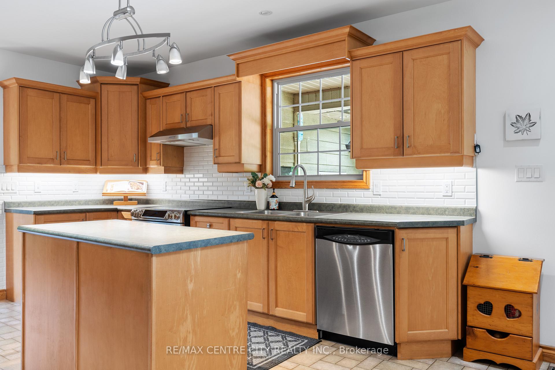 Photo 35 of 10410 Sandytown Road, Bayham, Rural Bayham — HOMEH