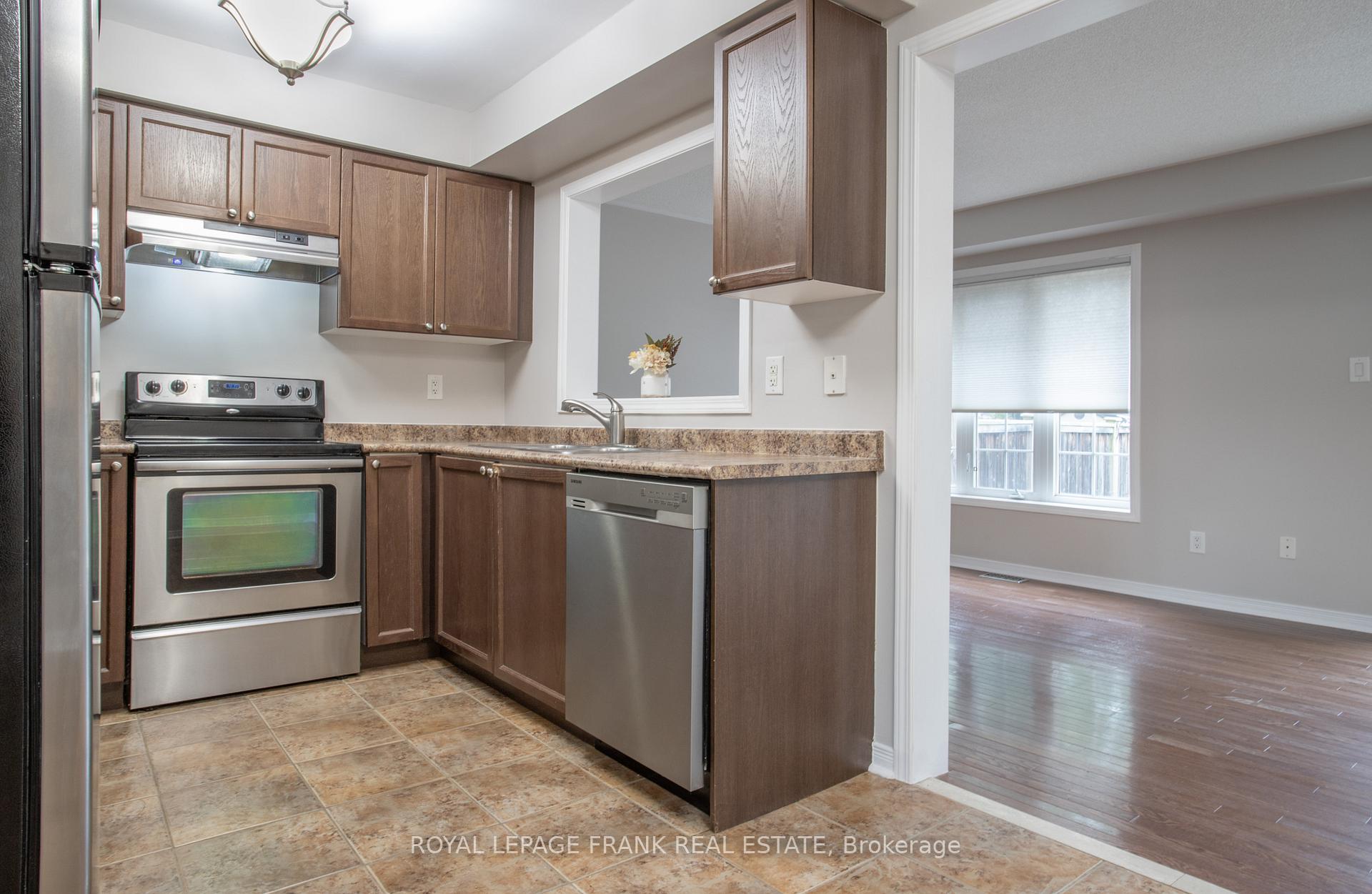 Photo 8 of 57 Shrewsbury Drive, Whitby, Brooklin — HOMEH
