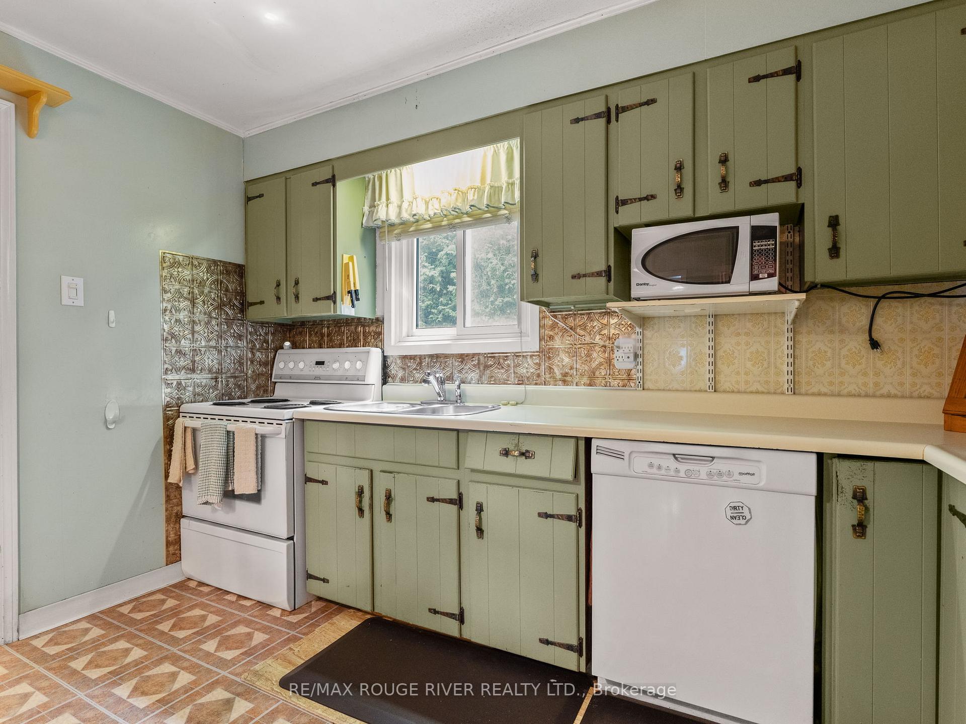Photo 15 of 47 Tudor Avenue, Ajax, Central — HOMEH