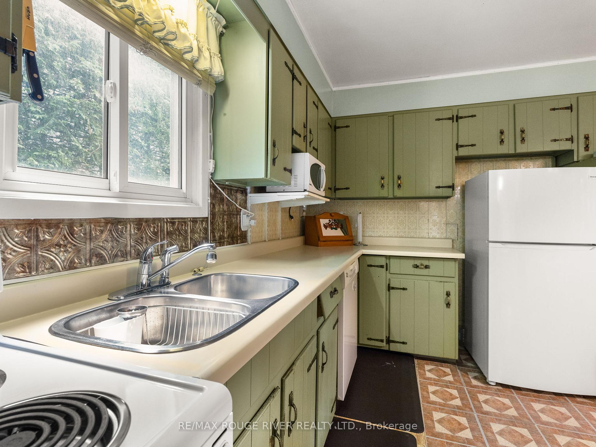 Photo 34 of 47 Tudor Avenue, Ajax, Central — HOMEH