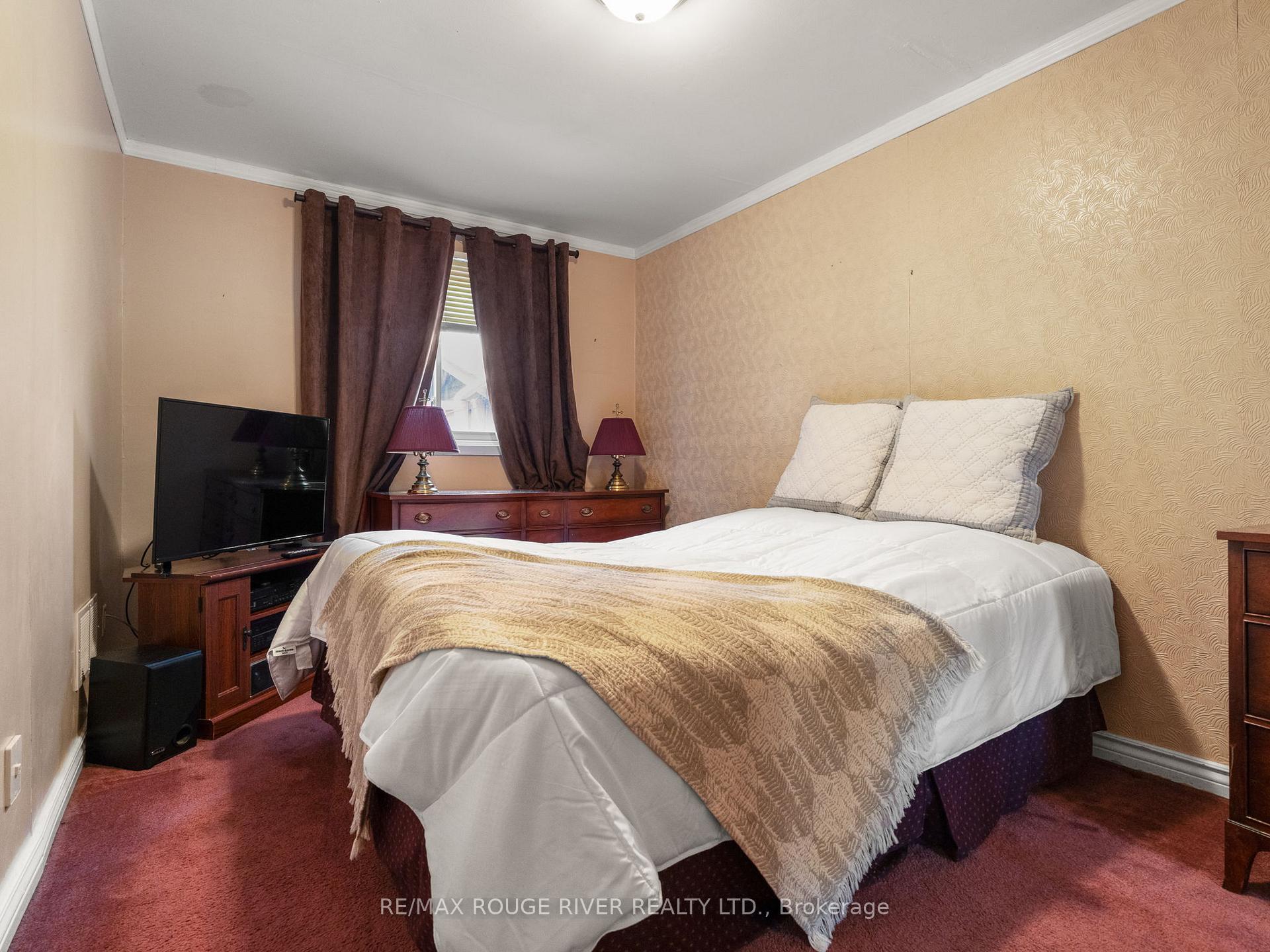 Photo 26 of 47 Tudor Avenue, Ajax, Central — HOMEH