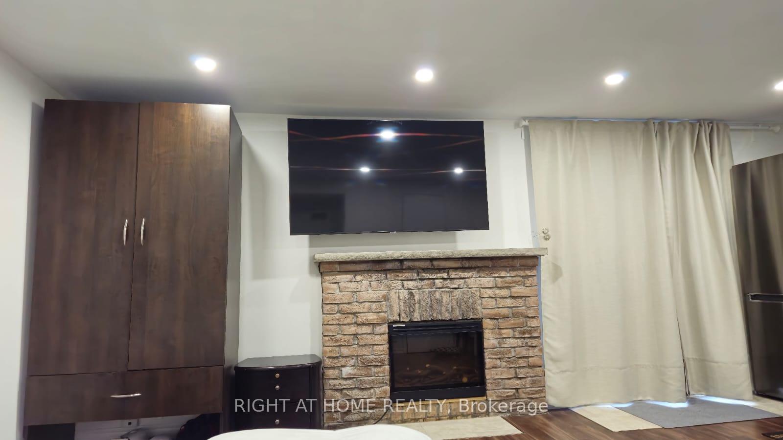 Photo 3 of Unit W/O Bsmt, 28 Chabad Gate, Vaughan, Crestwood-Springfarm-Yorkhill — HOMEH
