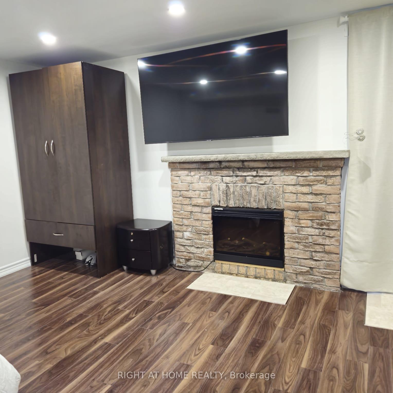 Photo 4 of Unit W/O Bsmt, 28 Chabad Gate, Vaughan, Crestwood-Springfarm-Yorkhill — HOMEH