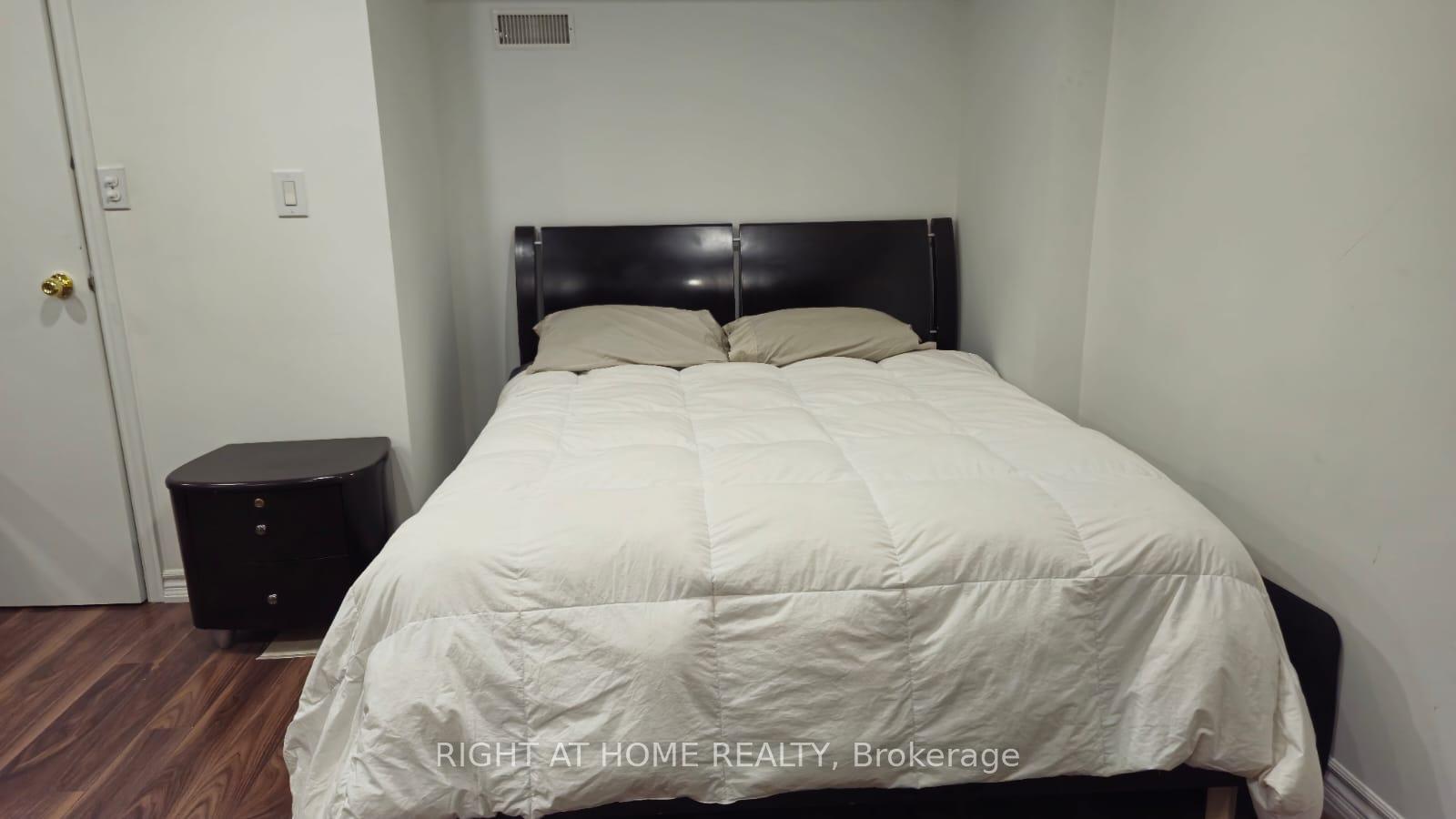 Photo 7 of Unit W/O Bsmt, 28 Chabad Gate, Vaughan, Crestwood-Springfarm-Yorkhill — HOMEH
