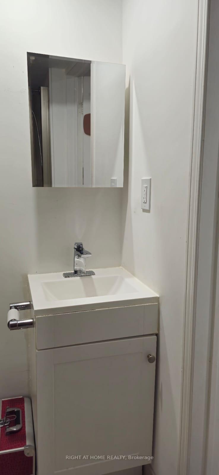 Photo 9 of Unit W/O Bsmt, 28 Chabad Gate, Vaughan, Crestwood-Springfarm-Yorkhill — HOMEH