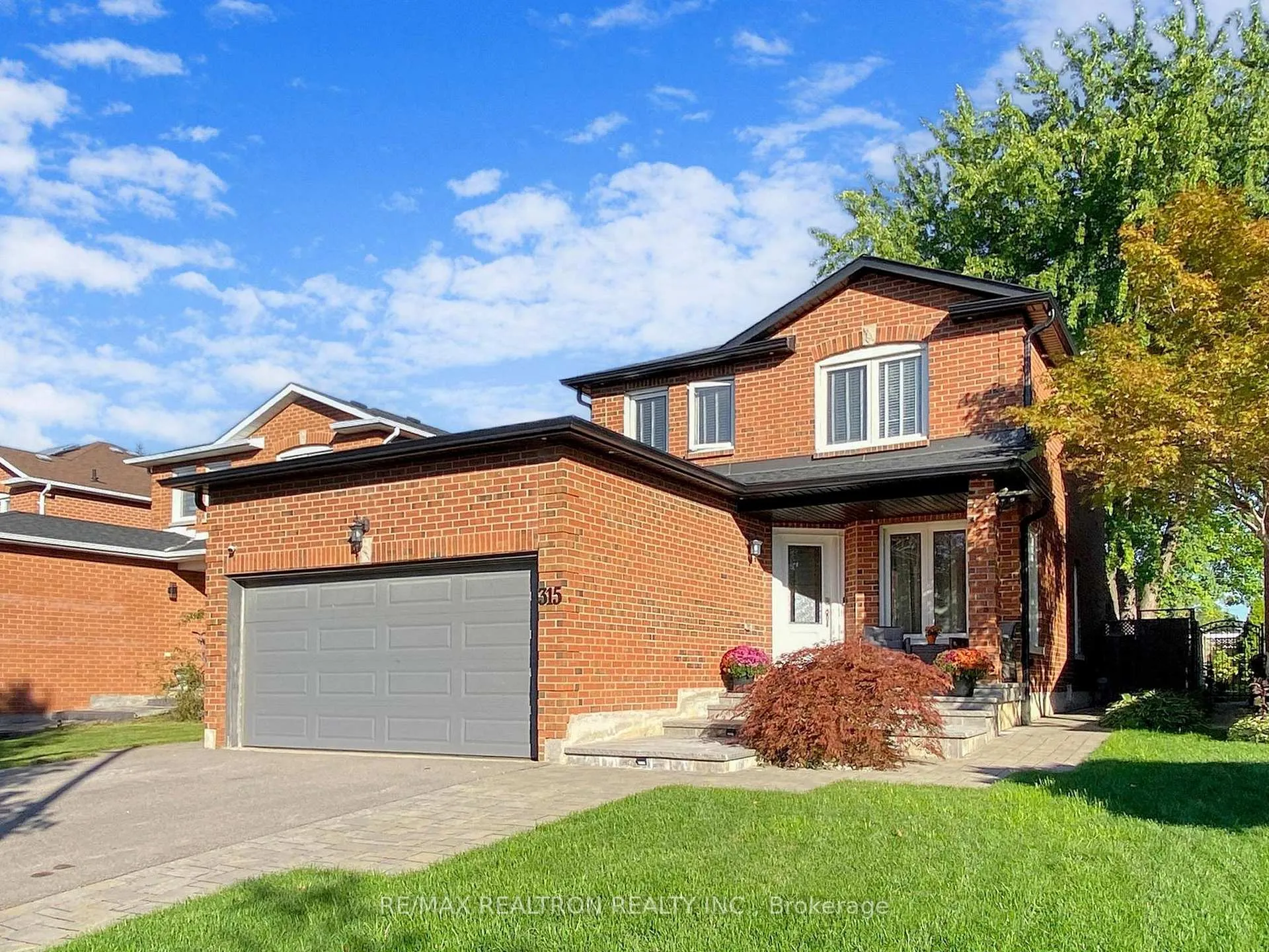 Photo 2 of 315 Waterside Crescent, Vaughan, Maple — HOMEH