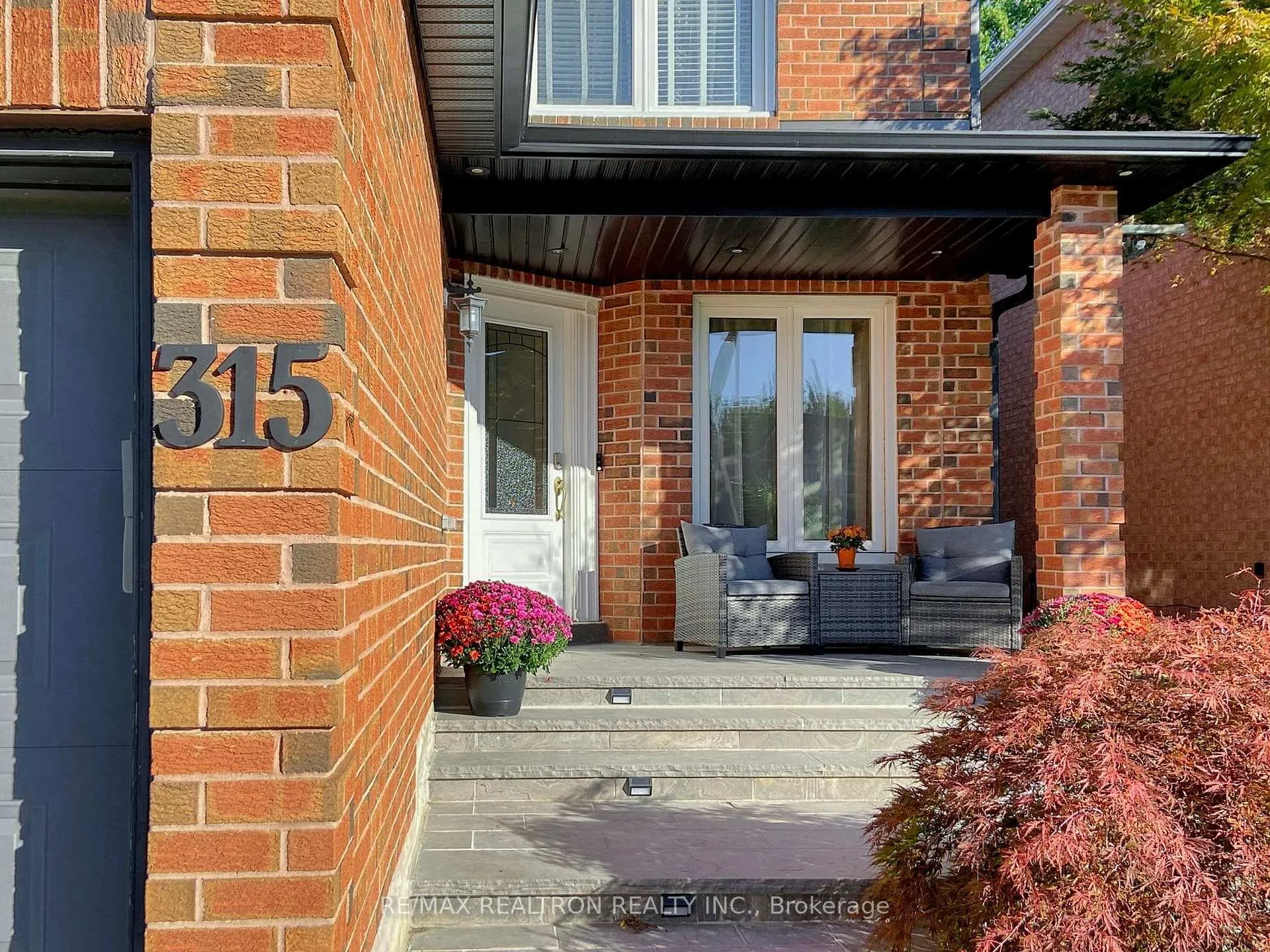 Photo 3 of 315 Waterside Crescent, Vaughan, Maple — HOMEH