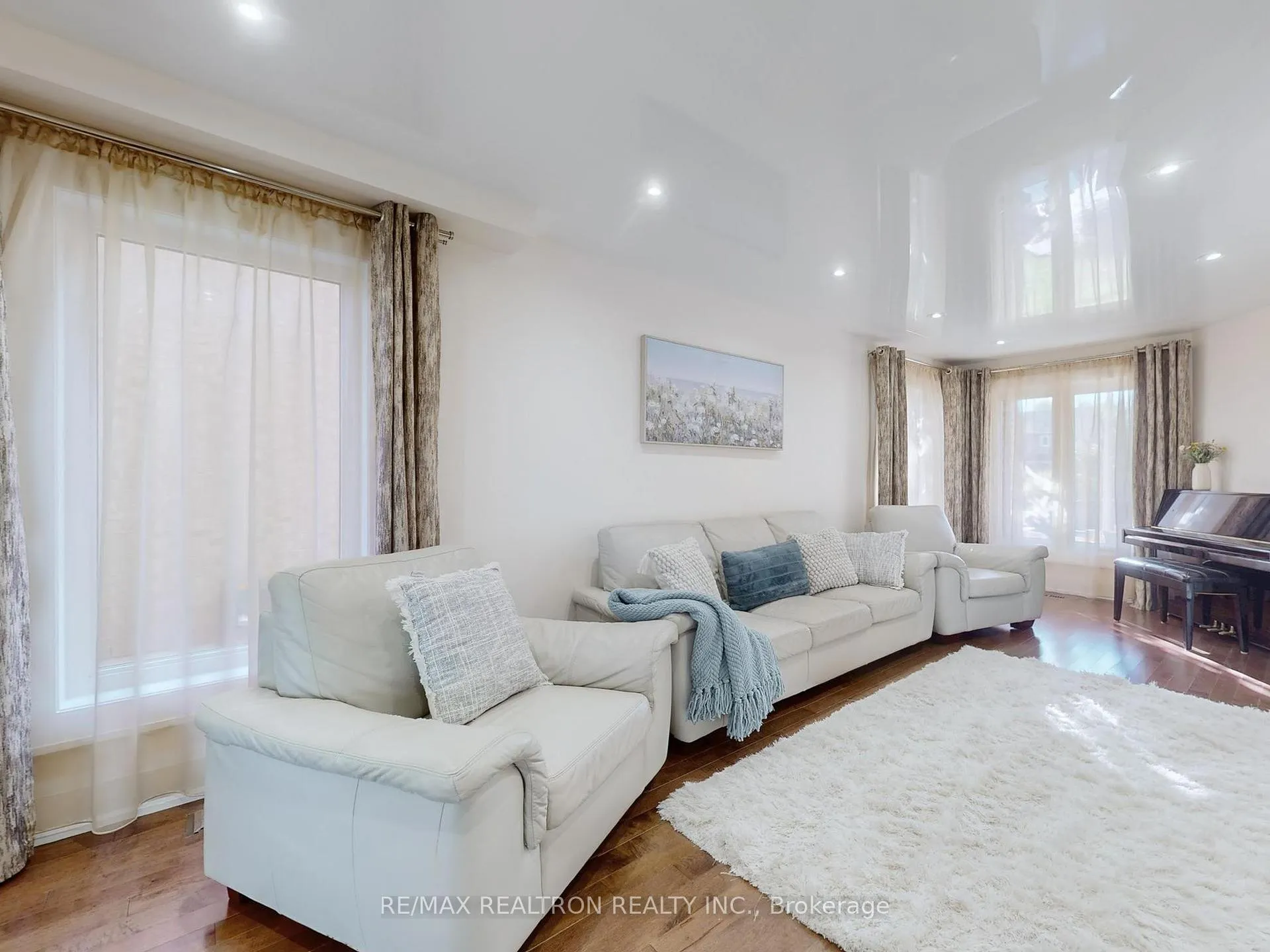 Photo 4 of 315 Waterside Crescent, Vaughan, Maple — HOMEH