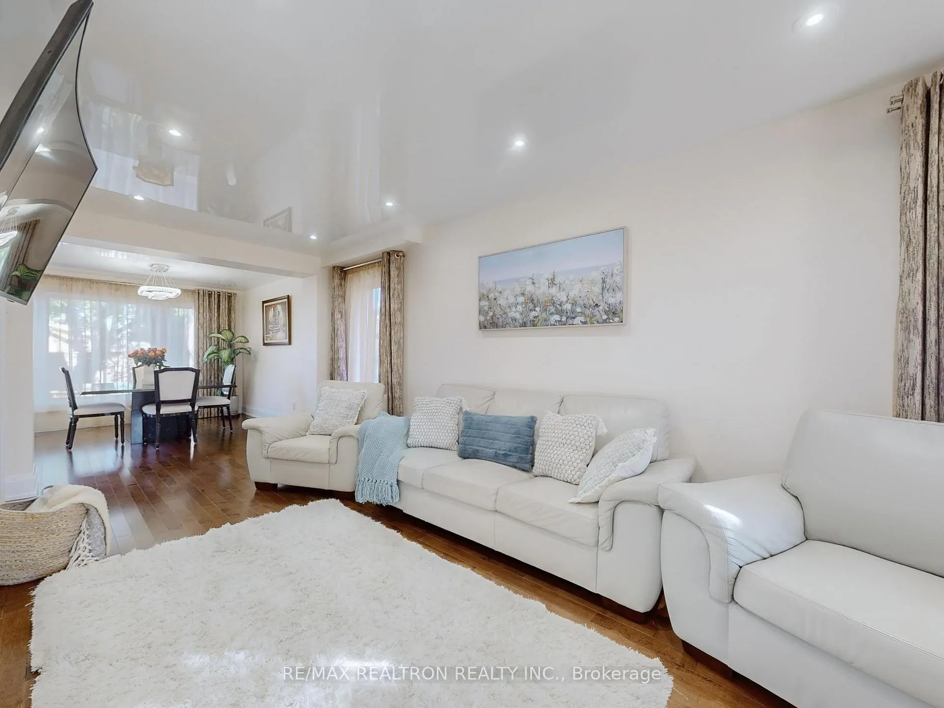 Photo 5 of 315 Waterside Crescent, Vaughan, Maple — HOMEH