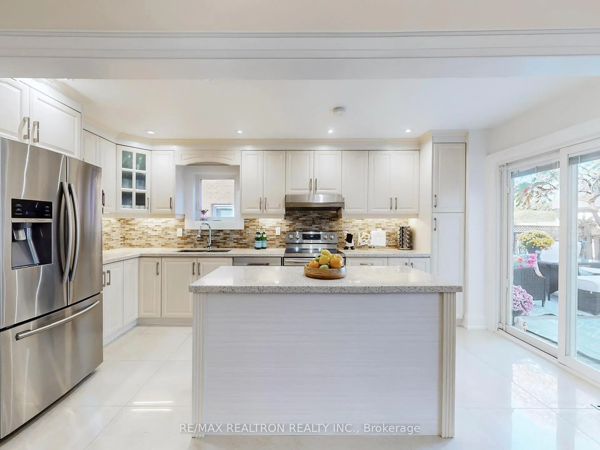 Photo 7 of 315 Waterside Crescent, Vaughan, Maple — HOMEH