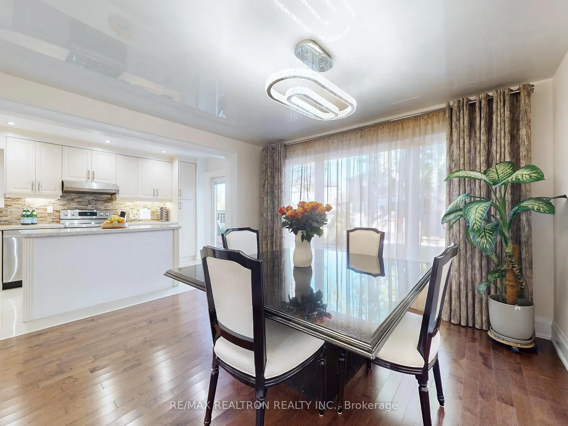 Photo 10 of 315 Waterside Crescent, Vaughan, Maple — HOMEH