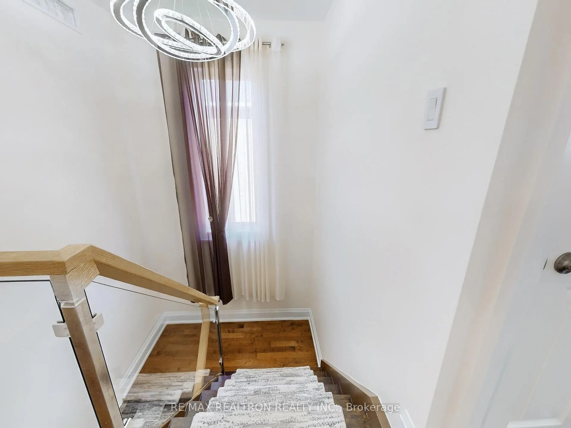 Photo 14 of 315 Waterside Crescent, Vaughan, Maple — HOMEH
