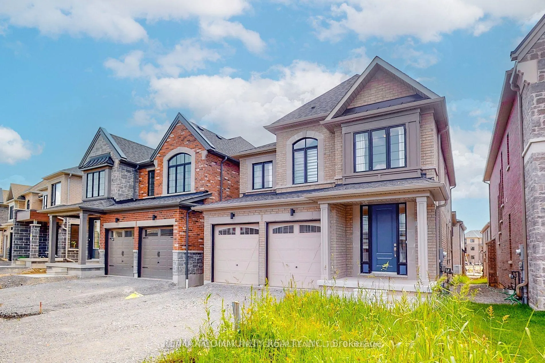 Photo 2 of 102 Deer Ridge Crescent, Whitby, Rural Whitby — HOMEH