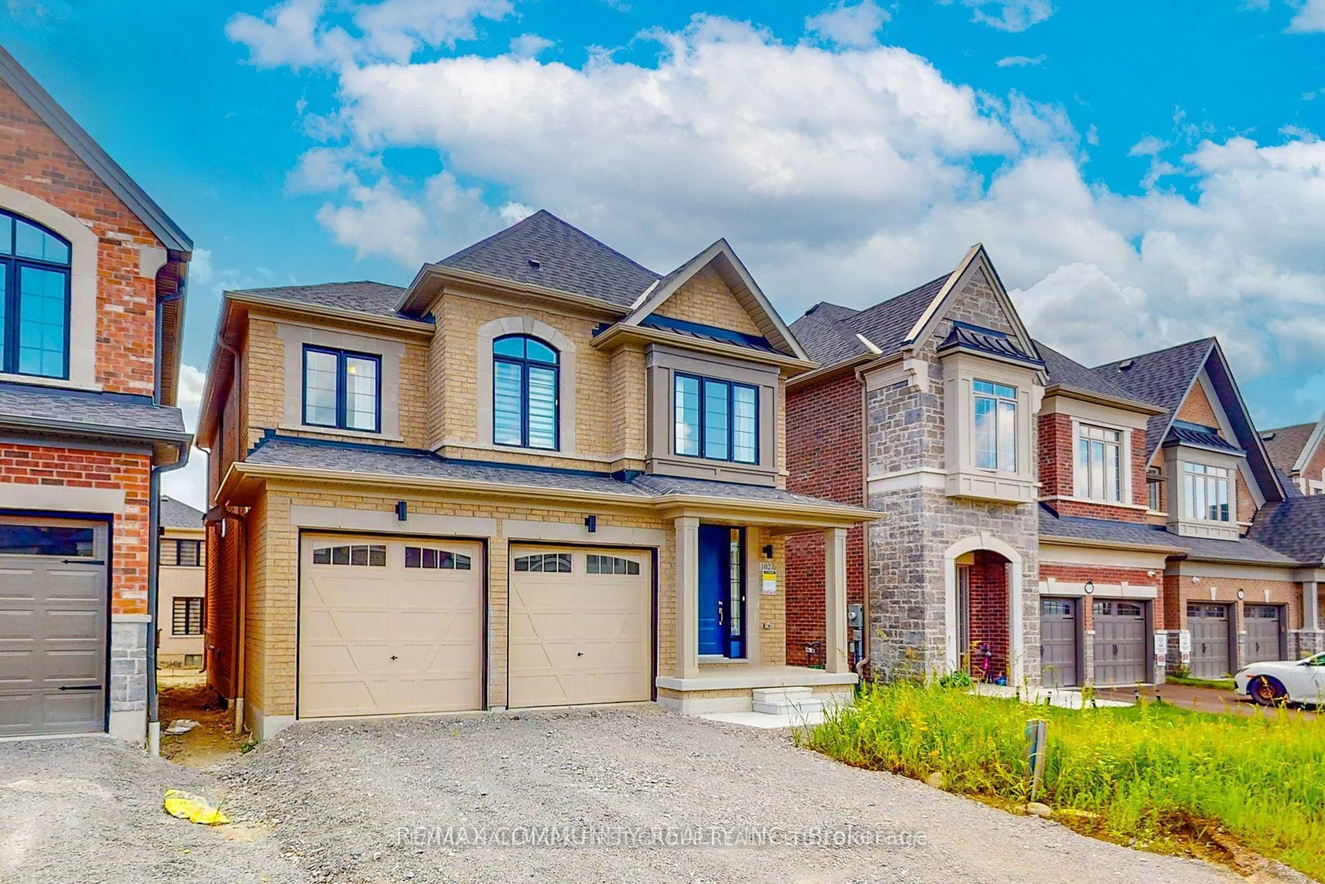 Photo 3 of 102 Deer Ridge Crescent, Whitby, Rural Whitby — HOMEH
