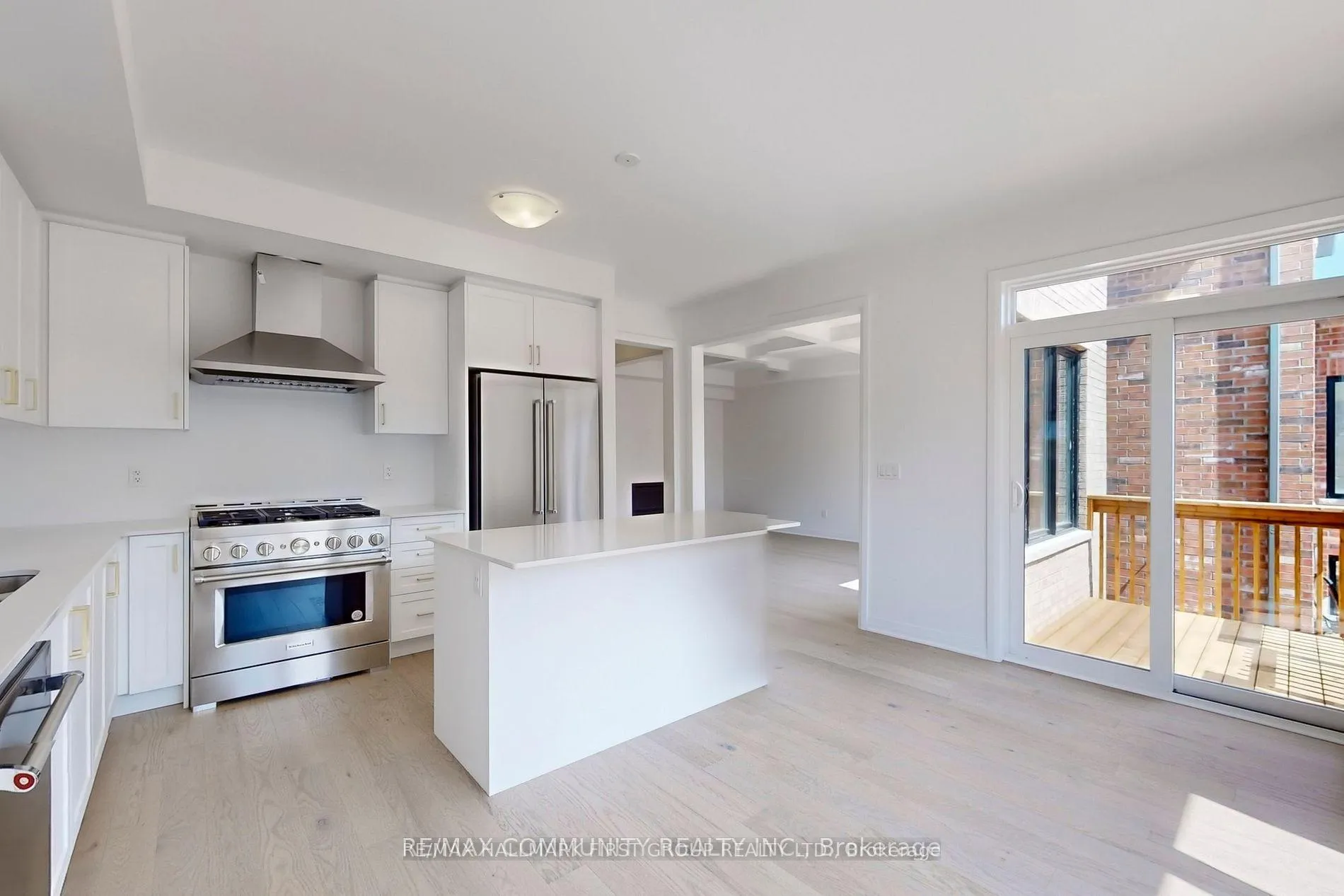 Photo 9 of 102 Deer Ridge Crescent, Whitby, Rural Whitby — HOMEH