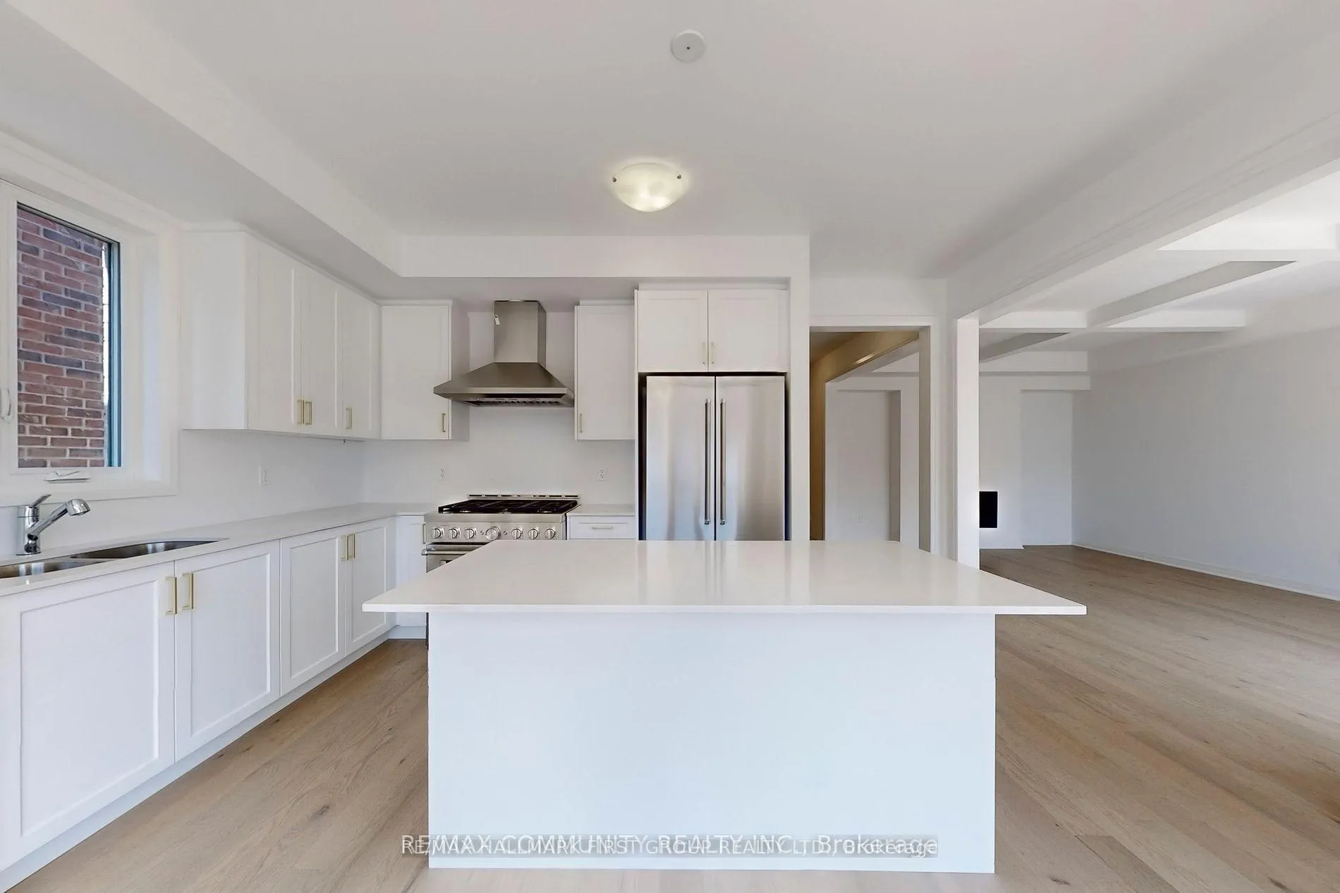 Photo 10 of 102 Deer Ridge Crescent, Whitby, Rural Whitby — HOMEH
