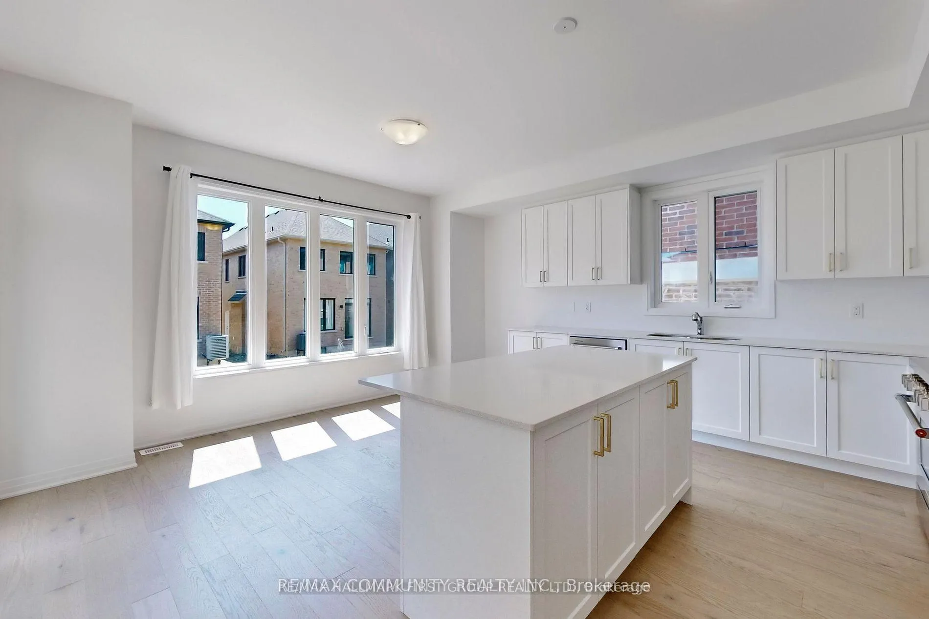 Photo 11 of 102 Deer Ridge Crescent, Whitby, Rural Whitby — HOMEH