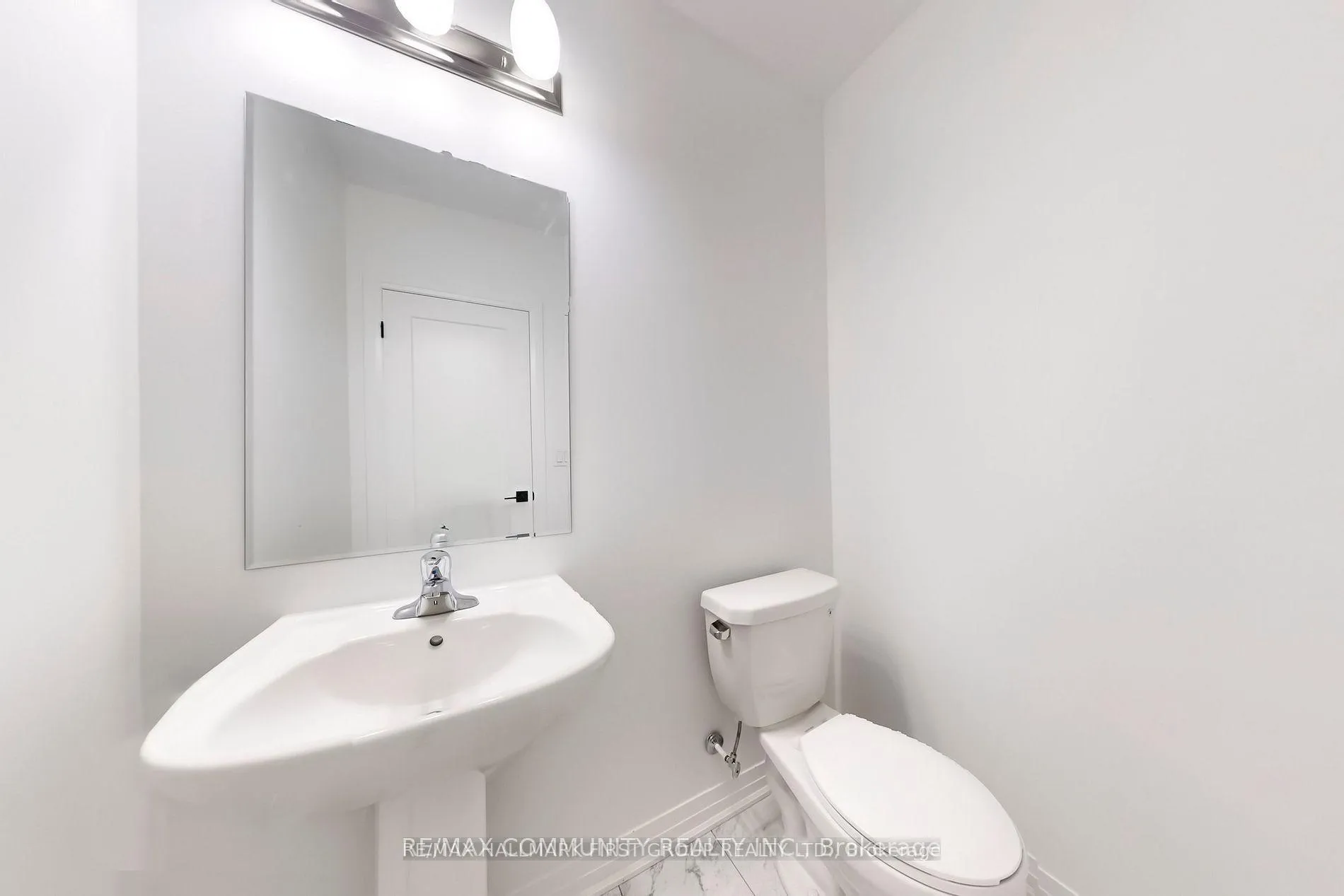 Photo 13 of 102 Deer Ridge Crescent, Whitby, Rural Whitby — HOMEH