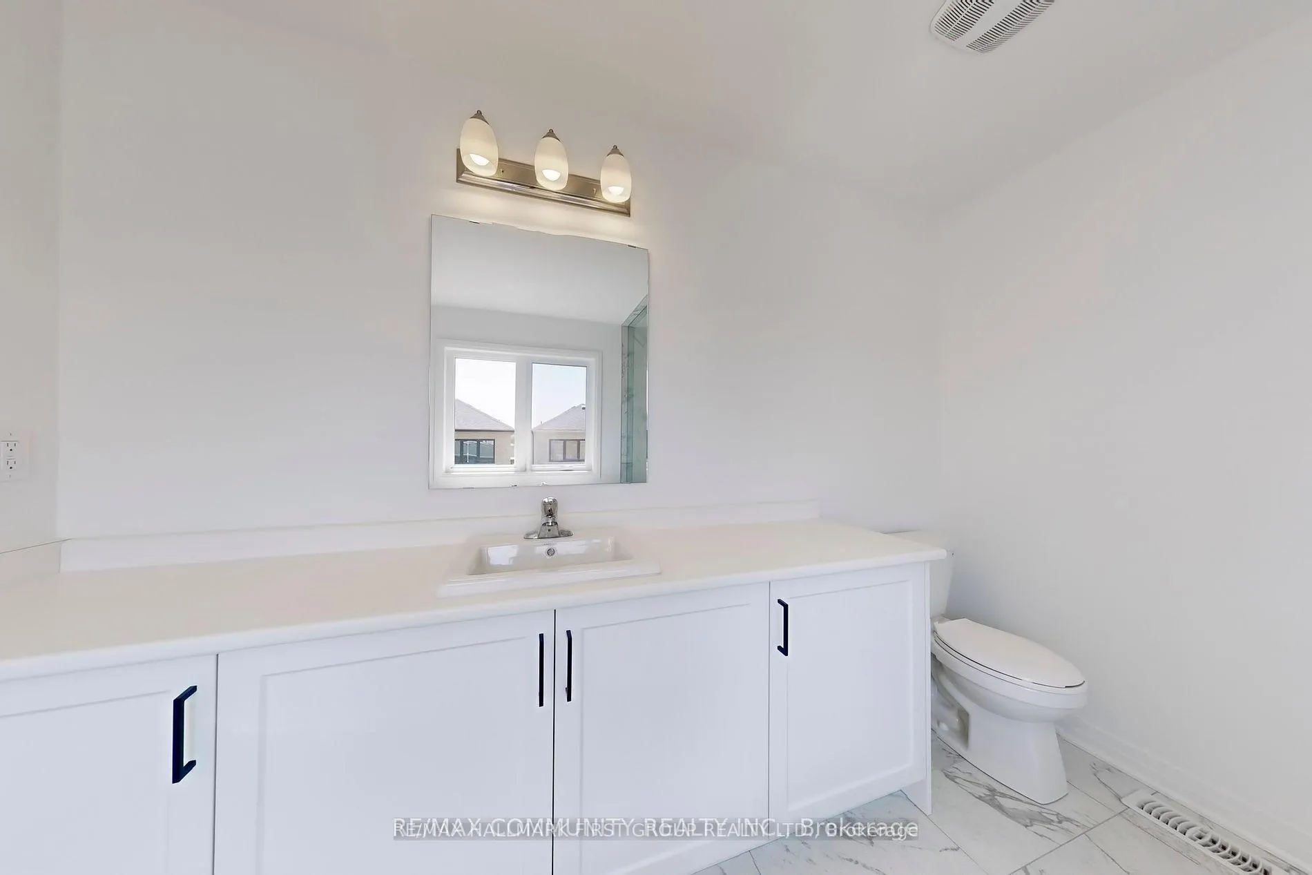 Photo 20 of 102 Deer Ridge Crescent, Whitby, Rural Whitby — HOMEH