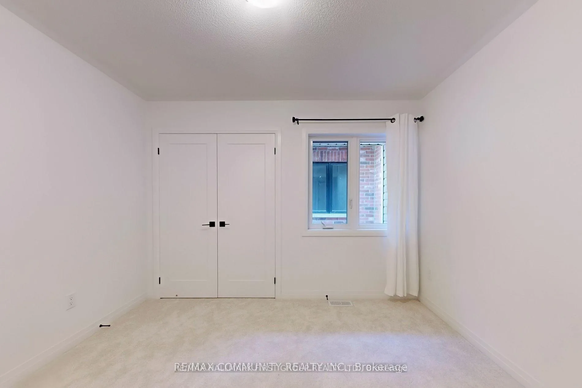 Photo 23 of 102 Deer Ridge Crescent, Whitby, Rural Whitby — HOMEH