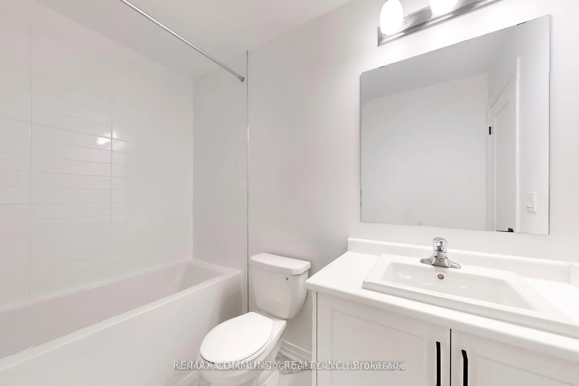 Photo 24 of 102 Deer Ridge Crescent, Whitby, Rural Whitby — HOMEH