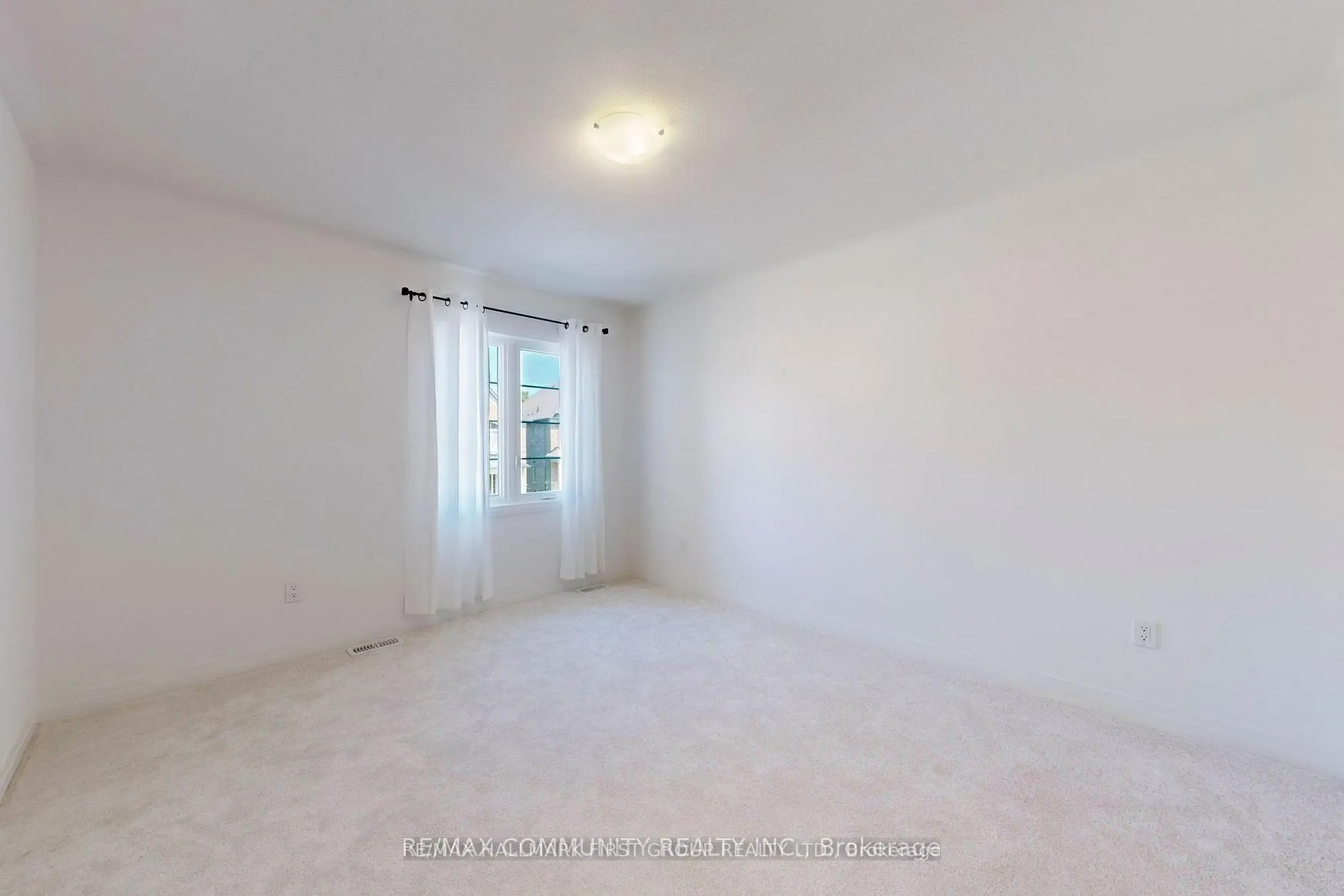 Photo 25 of 102 Deer Ridge Crescent, Whitby, Rural Whitby — HOMEH