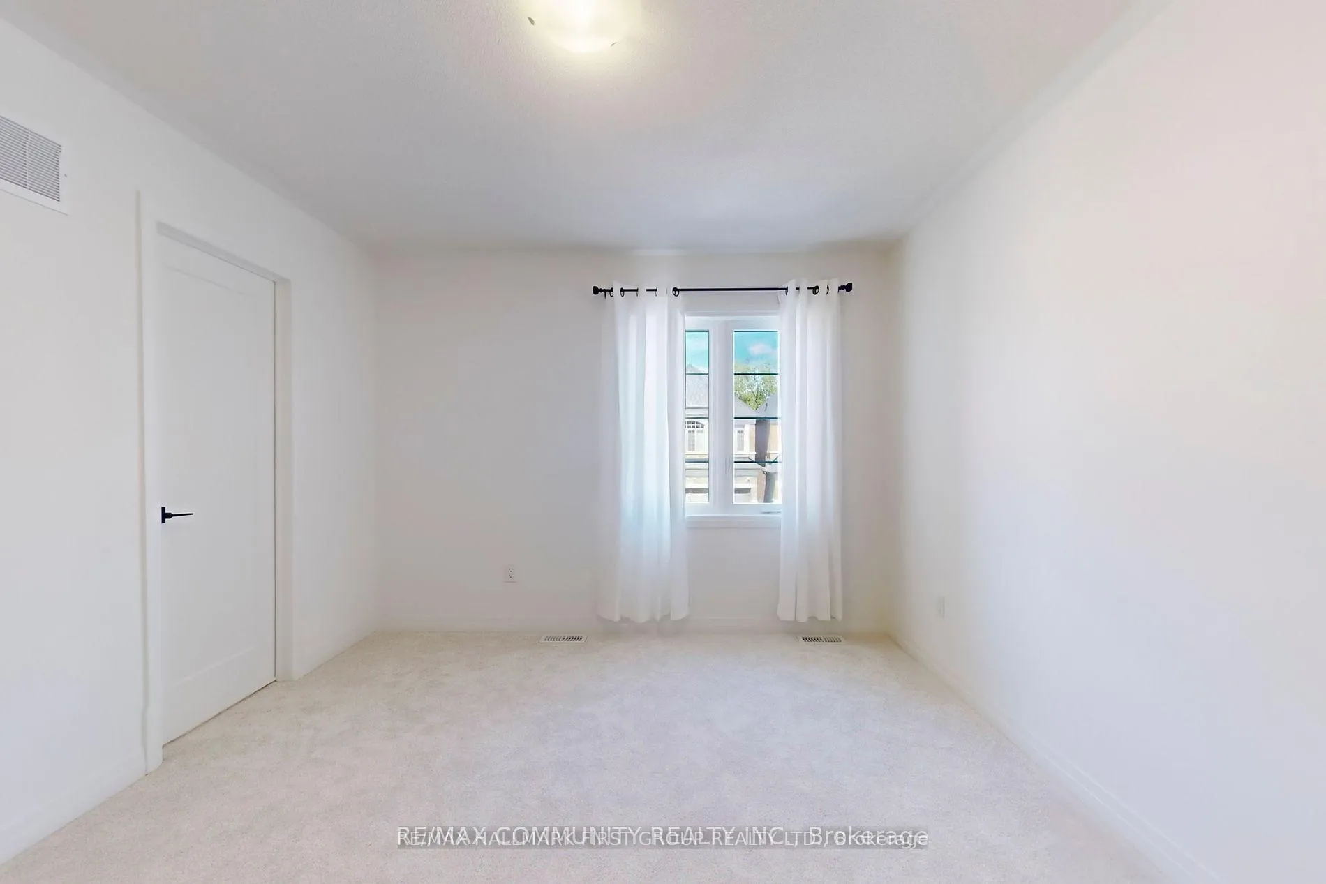Photo 26 of 102 Deer Ridge Crescent, Whitby, Rural Whitby — HOMEH