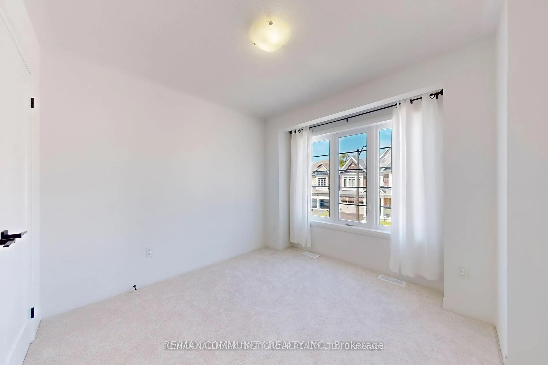 Photo 27 of 102 Deer Ridge Crescent, Whitby, Rural Whitby — HOMEH