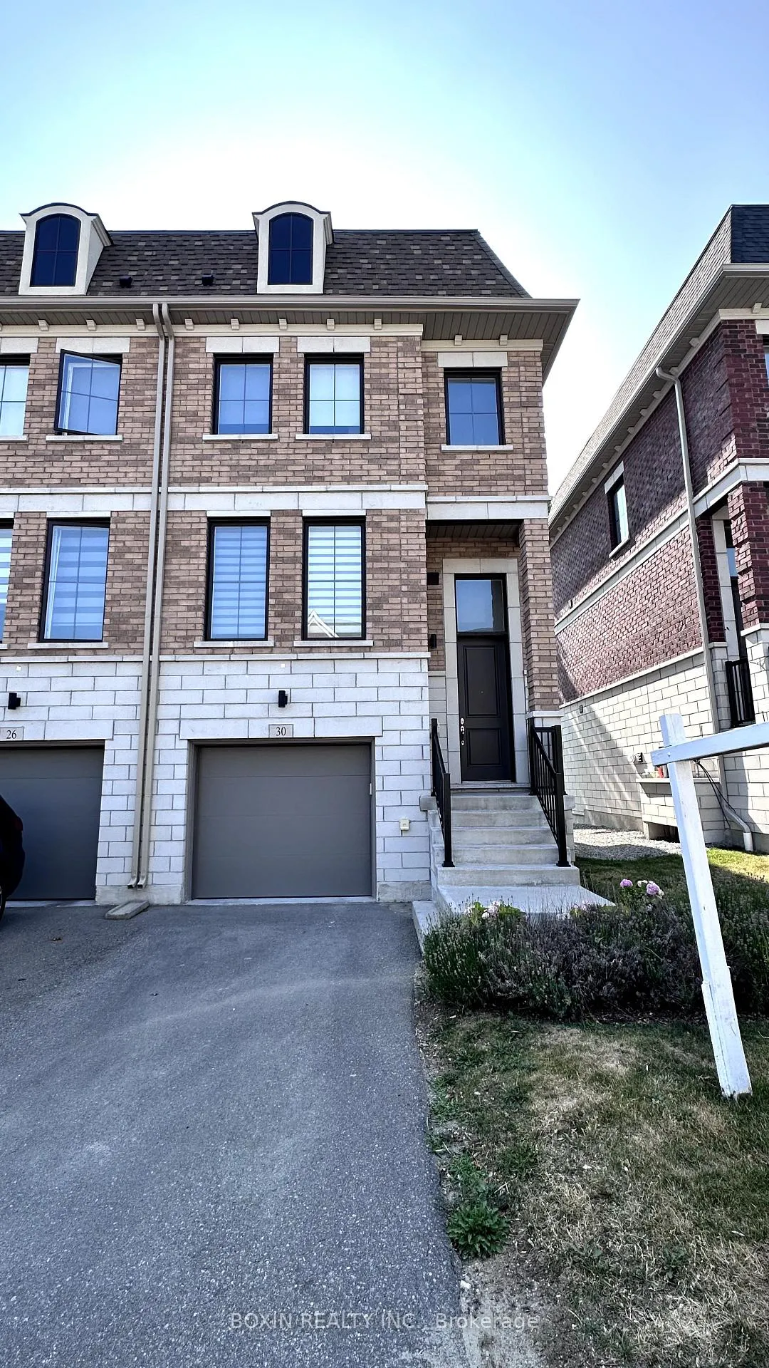 Front of 30 Seacoasts Circle